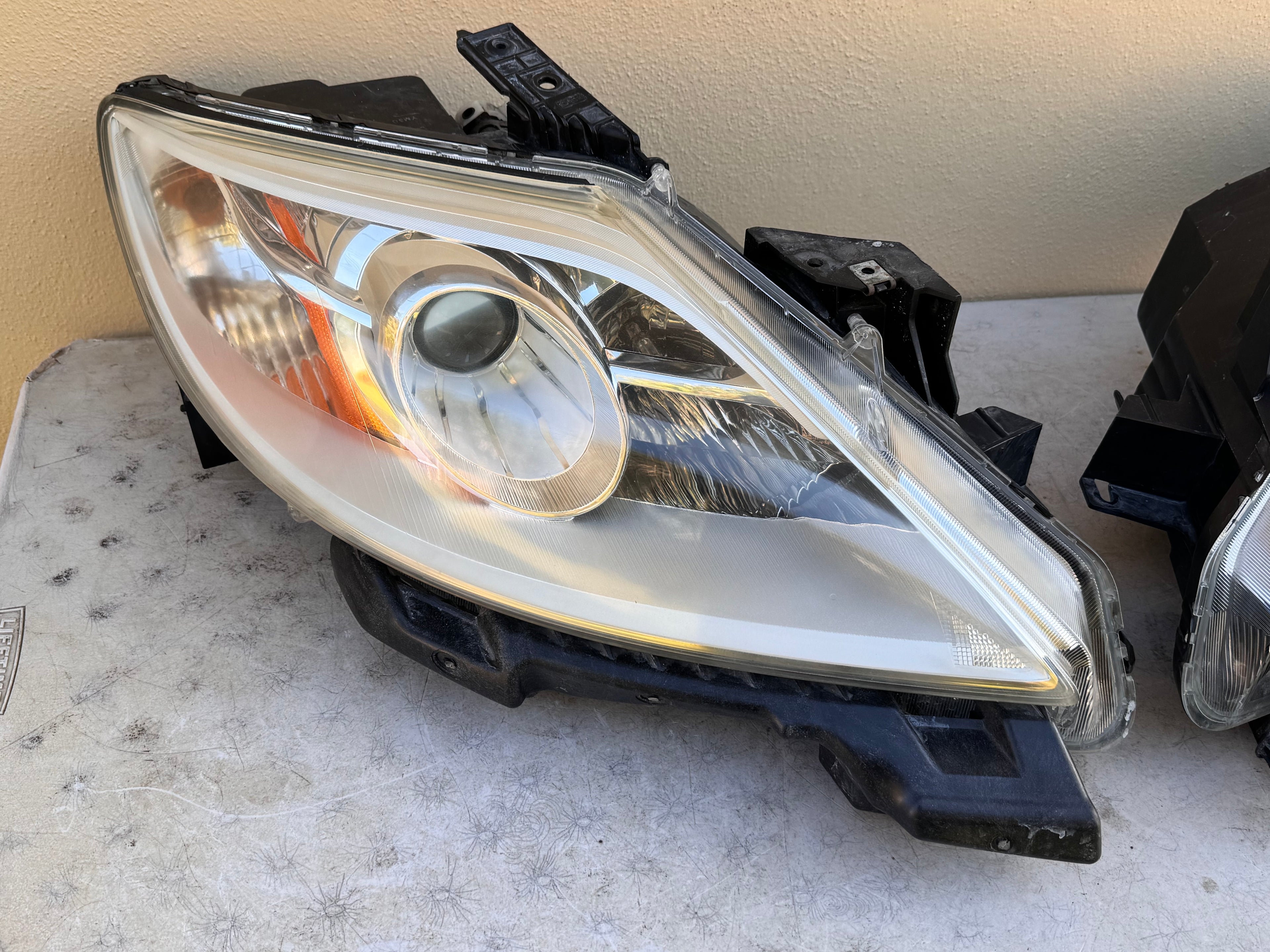 2010-2012 Mazda CX-9 Xenon HID Headlight Assembly PAIR w/ Upper Grille OEM