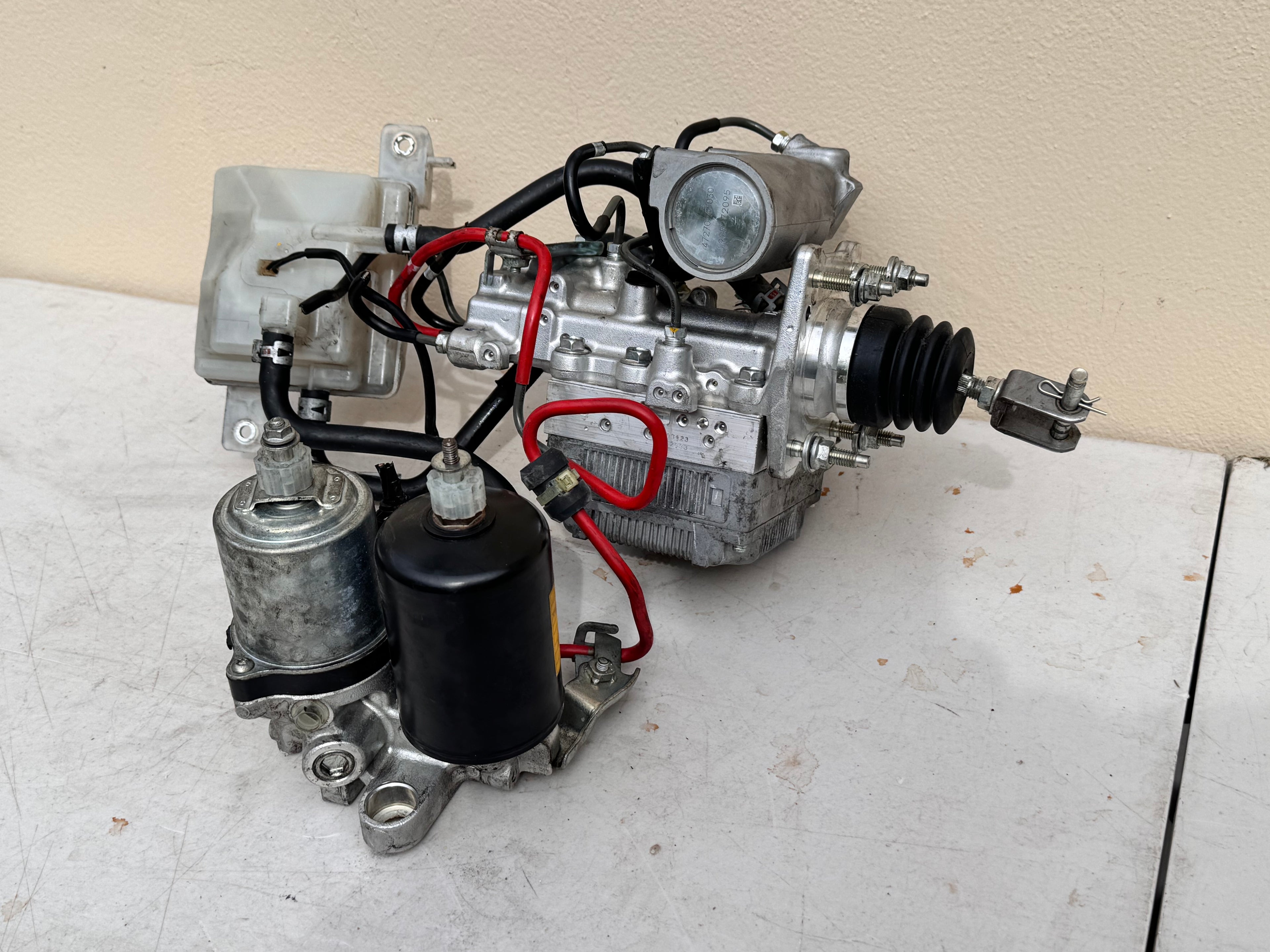 2010-2015 Toyota Prius HYBRID ABS BRAKE PUMP HYDRAULIC ANTI LOCK BOOSTER OEM