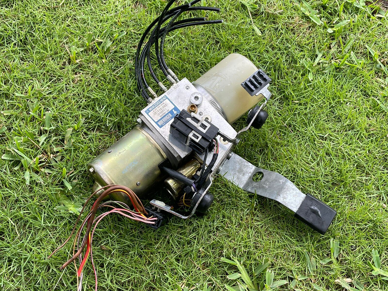 97-04 Mercedes-Benz R170 SLK320 SLK32 SLK230 Convertible Top Pump Motor OEM