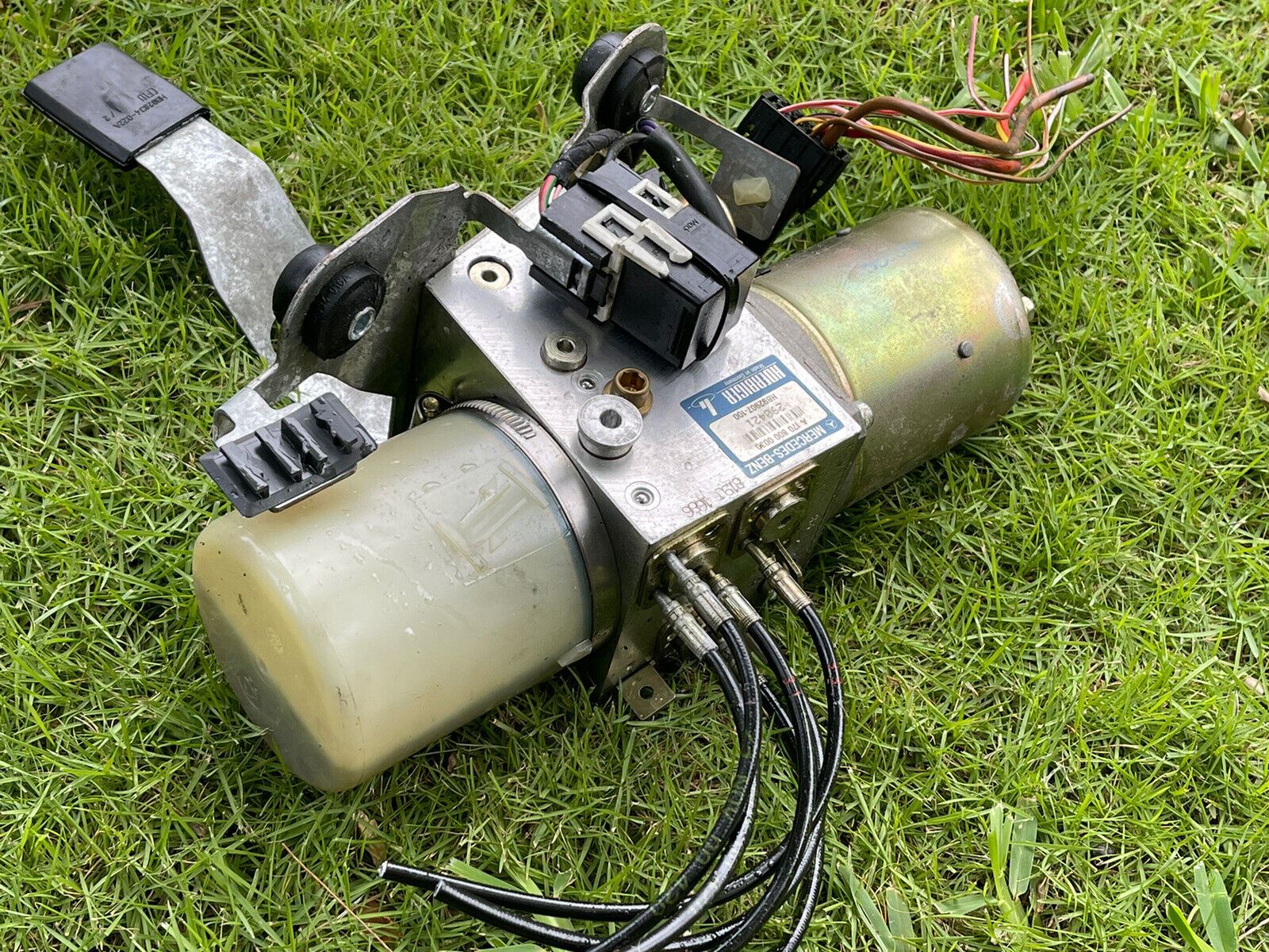 97-04 Mercedes-Benz R170 SLK320 SLK32 SLK230 Convertible Top Pump Motor OEM
