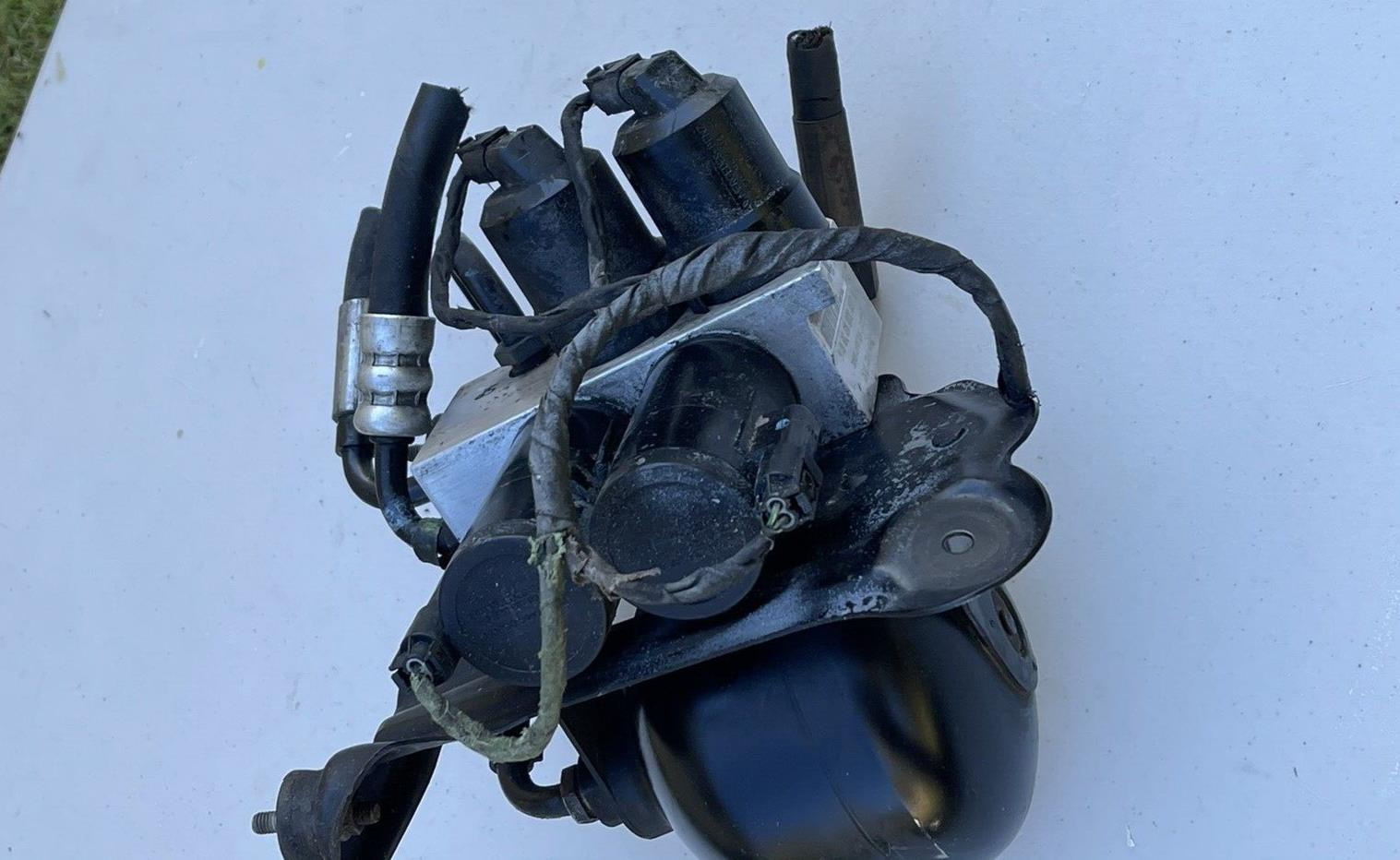 00-06 Mercedes-Benz W220 CL-Class CL500 Hydraulic Suspension Valve Block OEM