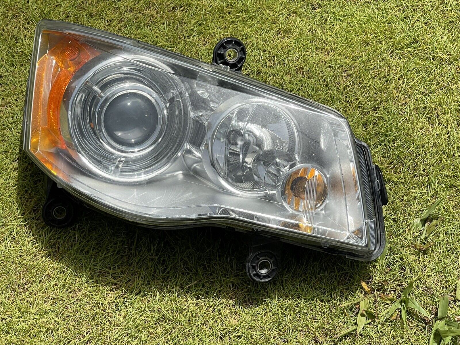 Chrysler Town and Country Headlight | rightchoiceautoparts