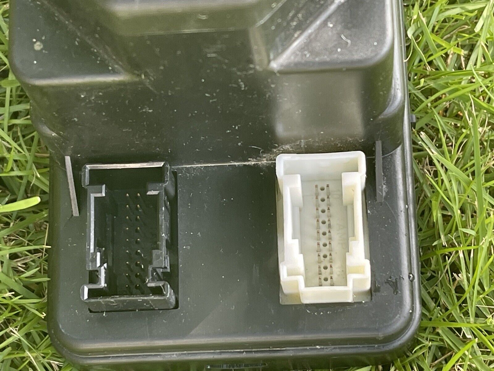 04-08 Chrysler Crossfire Vacuum Pump Central Door Locking OEM