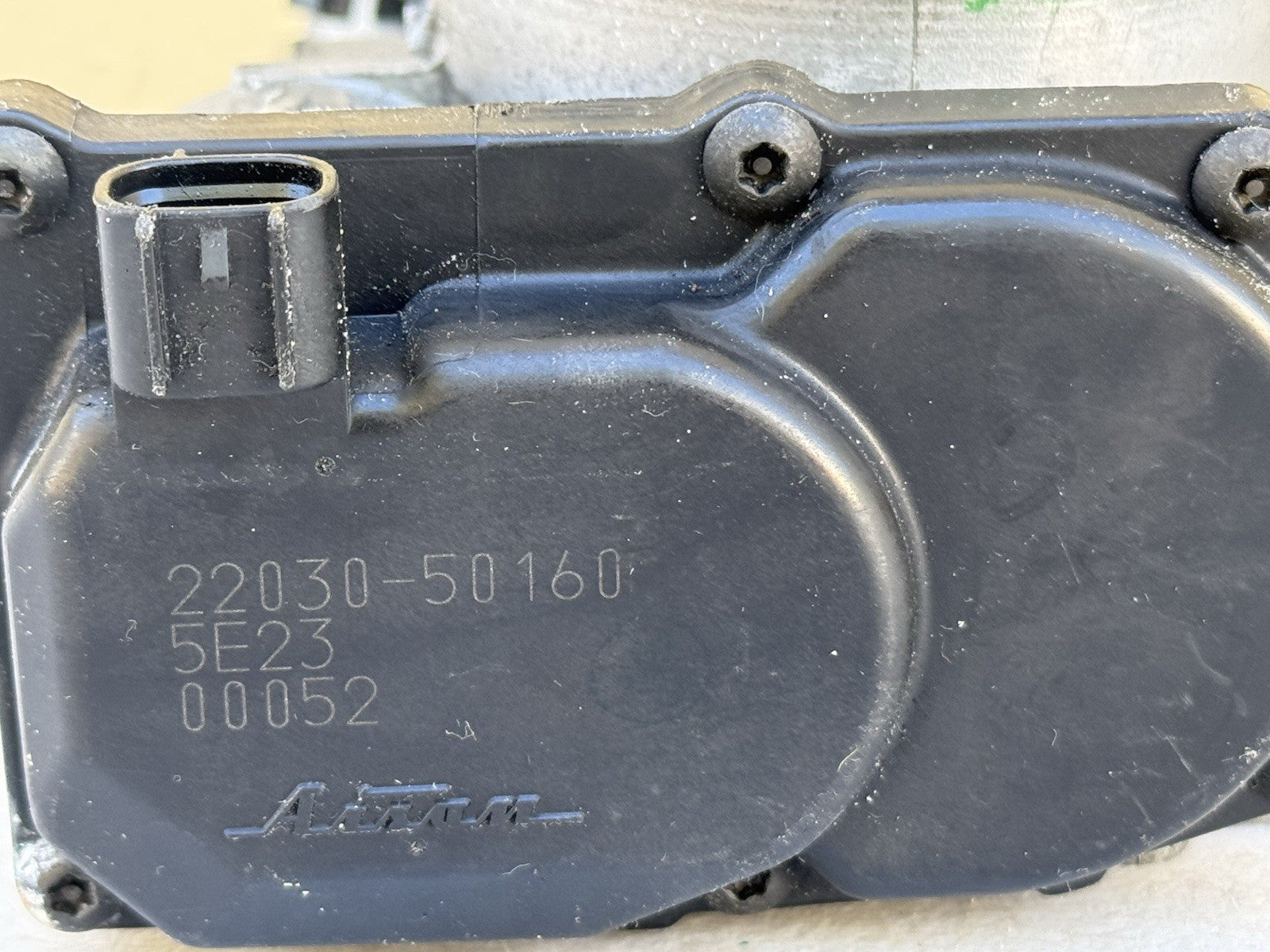 02-05 Lexus SC430 Genuine OEM V8 4.3L Throttle Body GS400 LS430