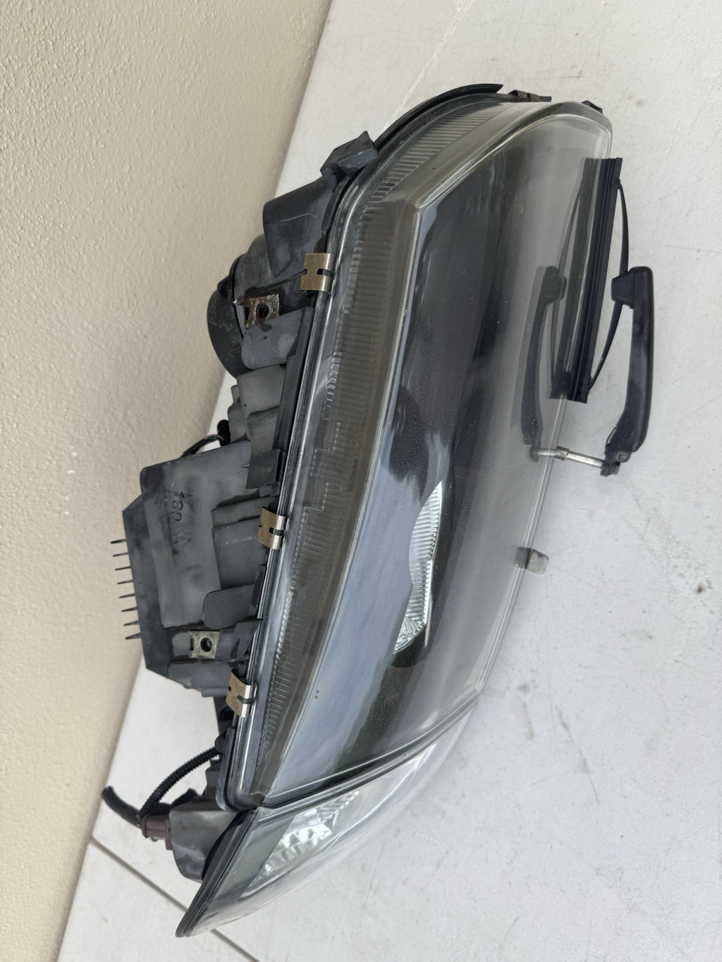 03-06 Volvo S80 OEM Right RH HID Headlight Assembly w/Turn Signal