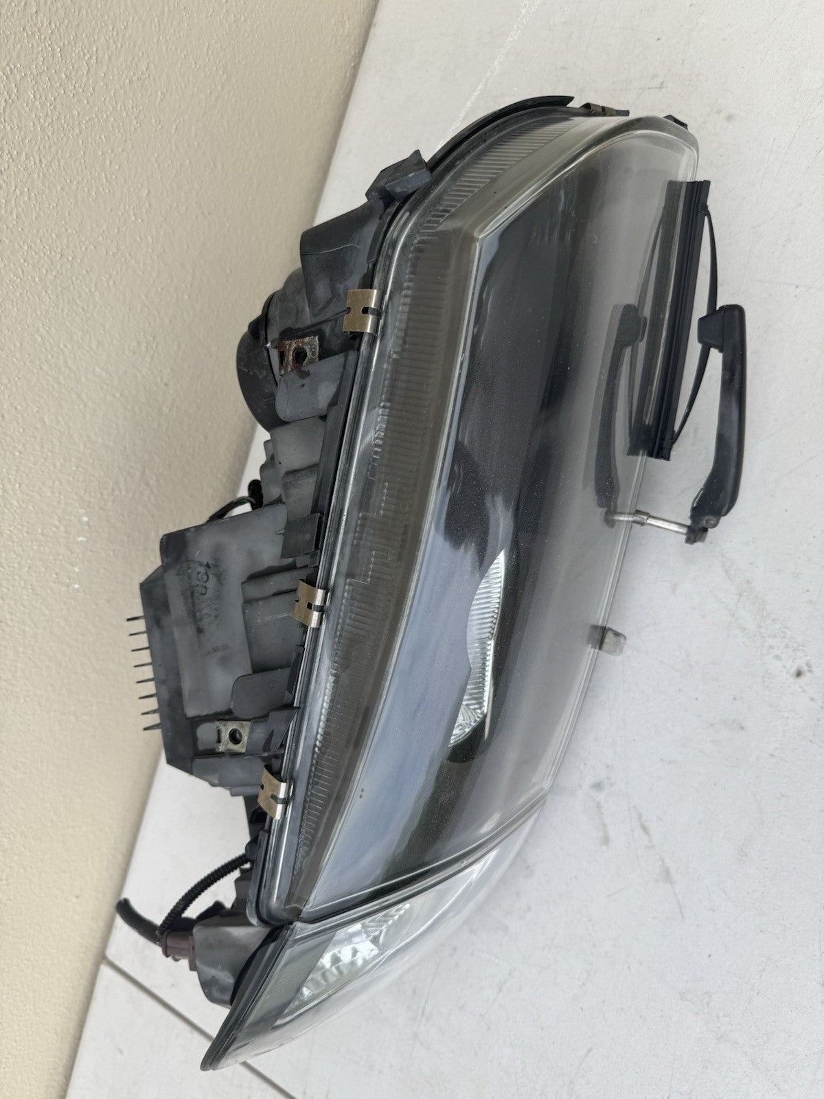 03-06 Volvo S80 OEM Right RH HID Headlight Assembly w/Turn Signal