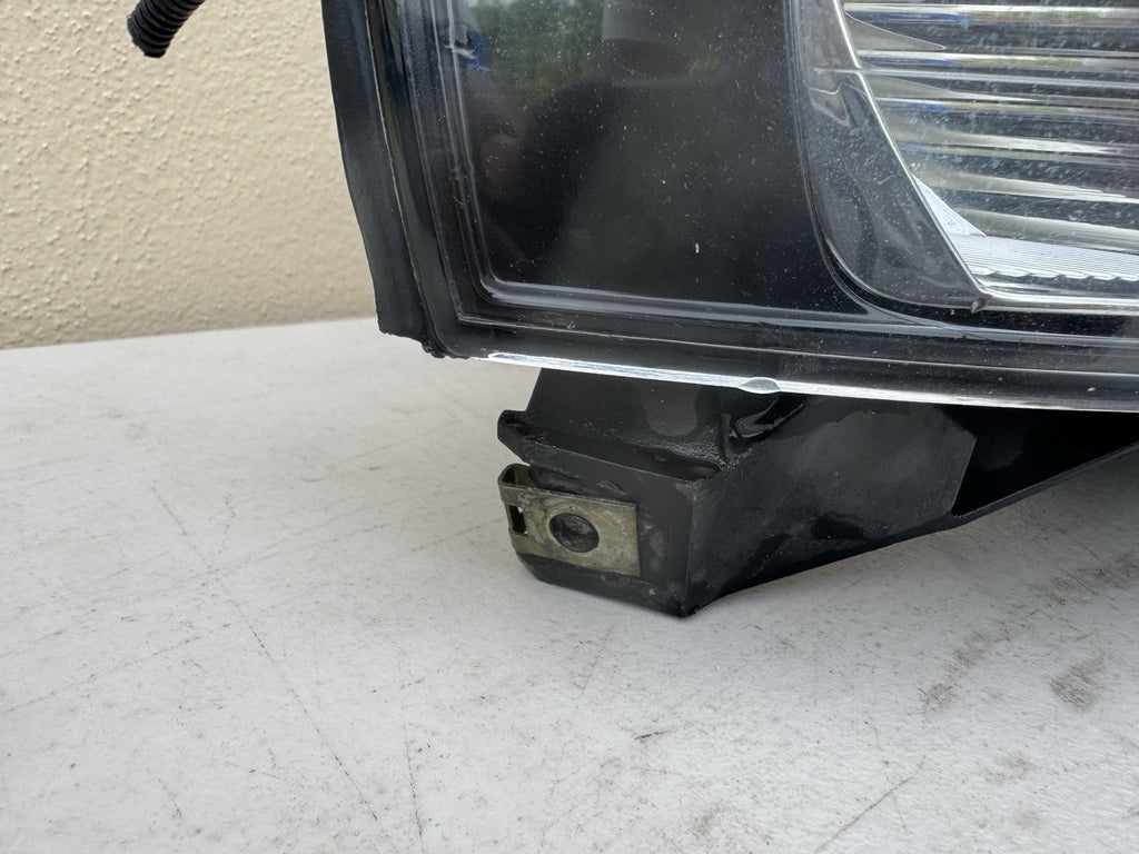03-06 Volvo S80 OEM Right RH HID Headlight Assembly w/Turn Signal