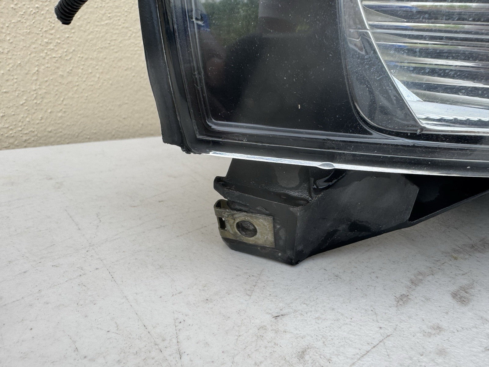 03-06 Volvo S80 OEM Right RH HID Headlight Assembly w/Turn Signal