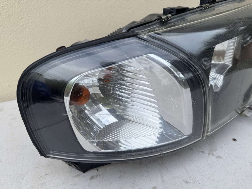 03-06 Volvo S80 OEM Right RH HID Headlight Assembly w/Turn Signal
