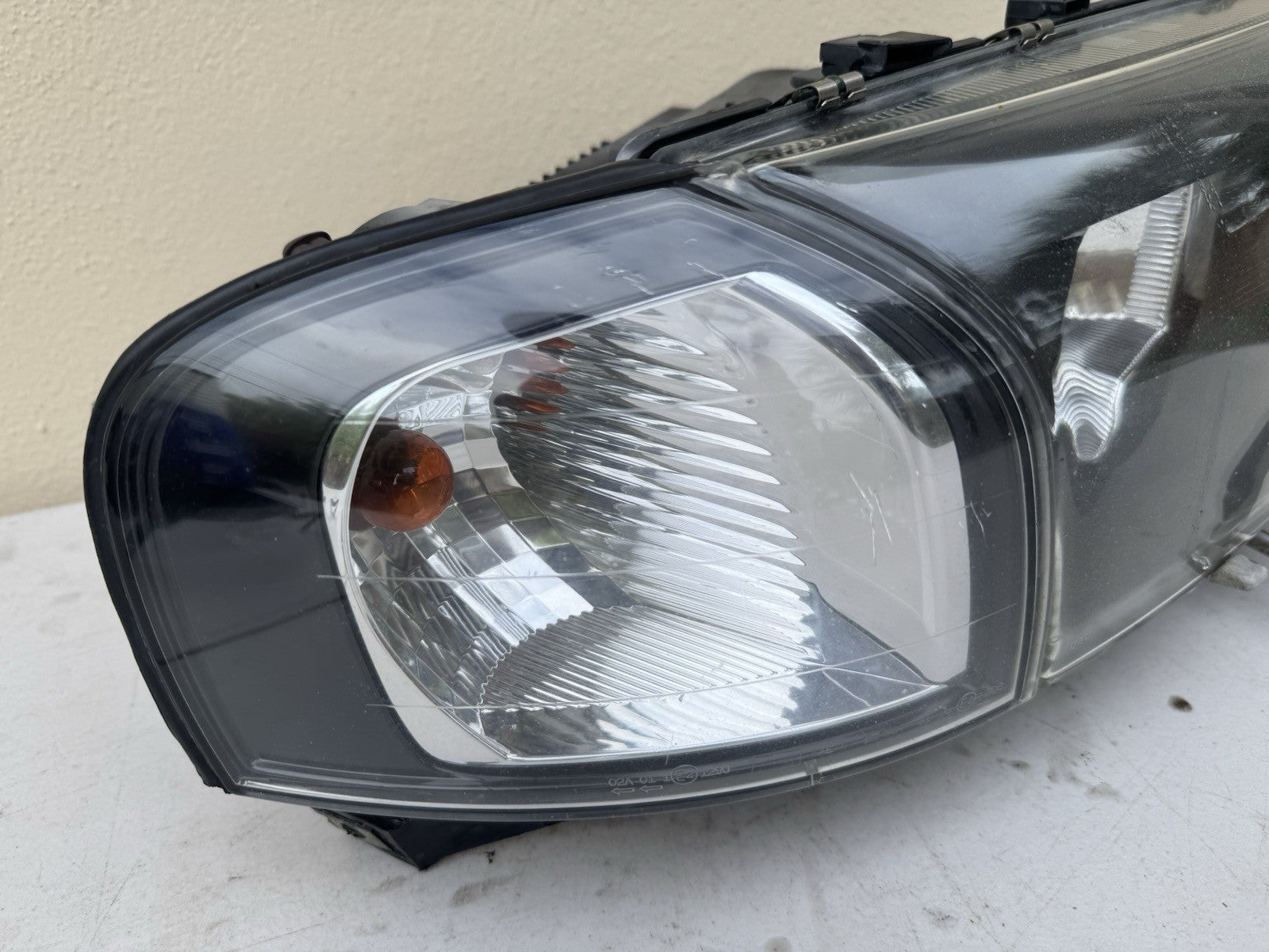 03-06 Volvo S80 OEM Right RH HID Headlight Assembly w/Turn Signal