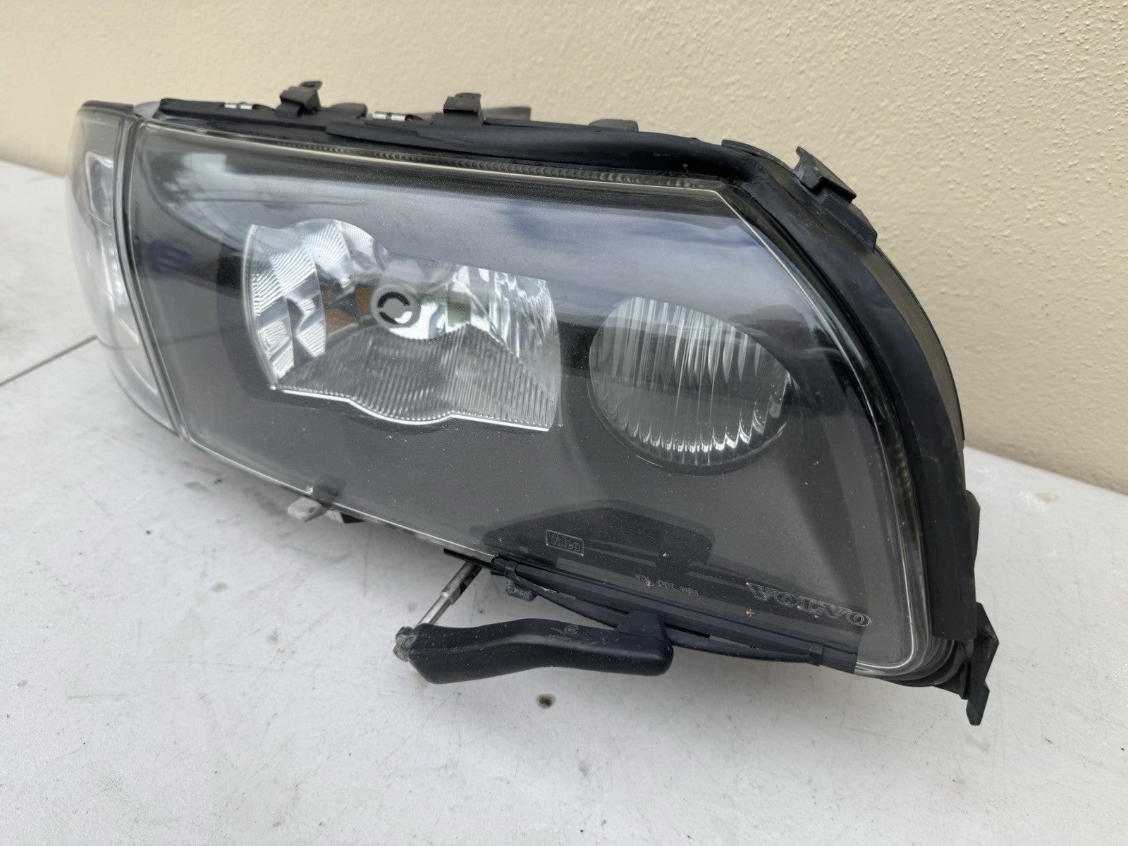 03-06 Volvo S80 OEM Right RH HID Headlight Assembly w/Turn Signal