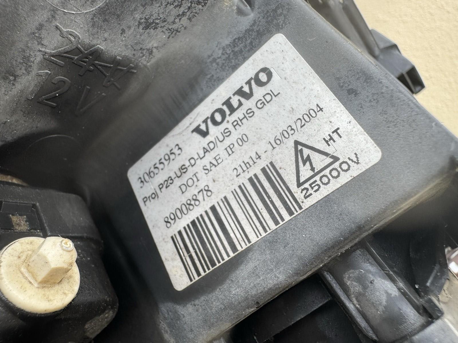 03-06 Volvo S80 OEM Right RH HID Headlight Assembly w/Turn Signal