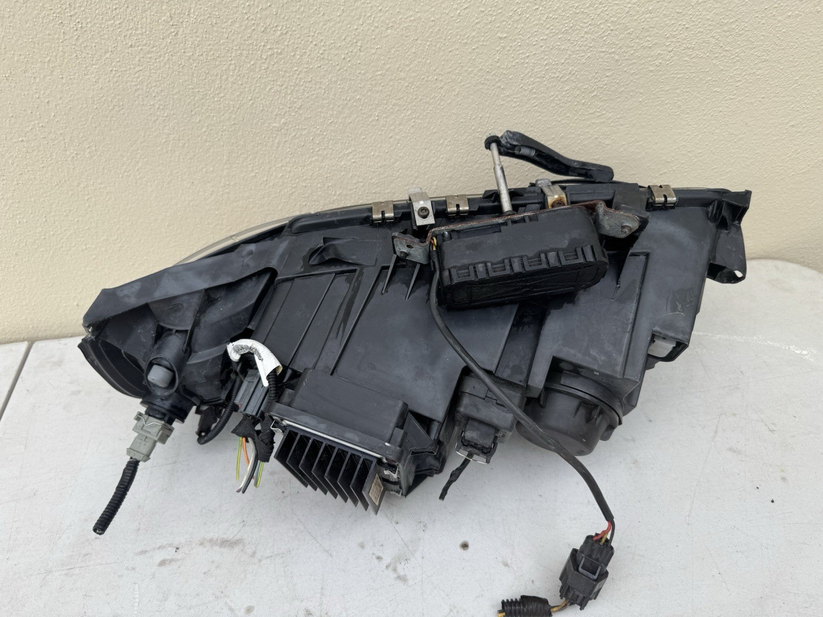 03-06 Volvo S80 OEM Right RH HID Headlight Assembly w/Turn Signal