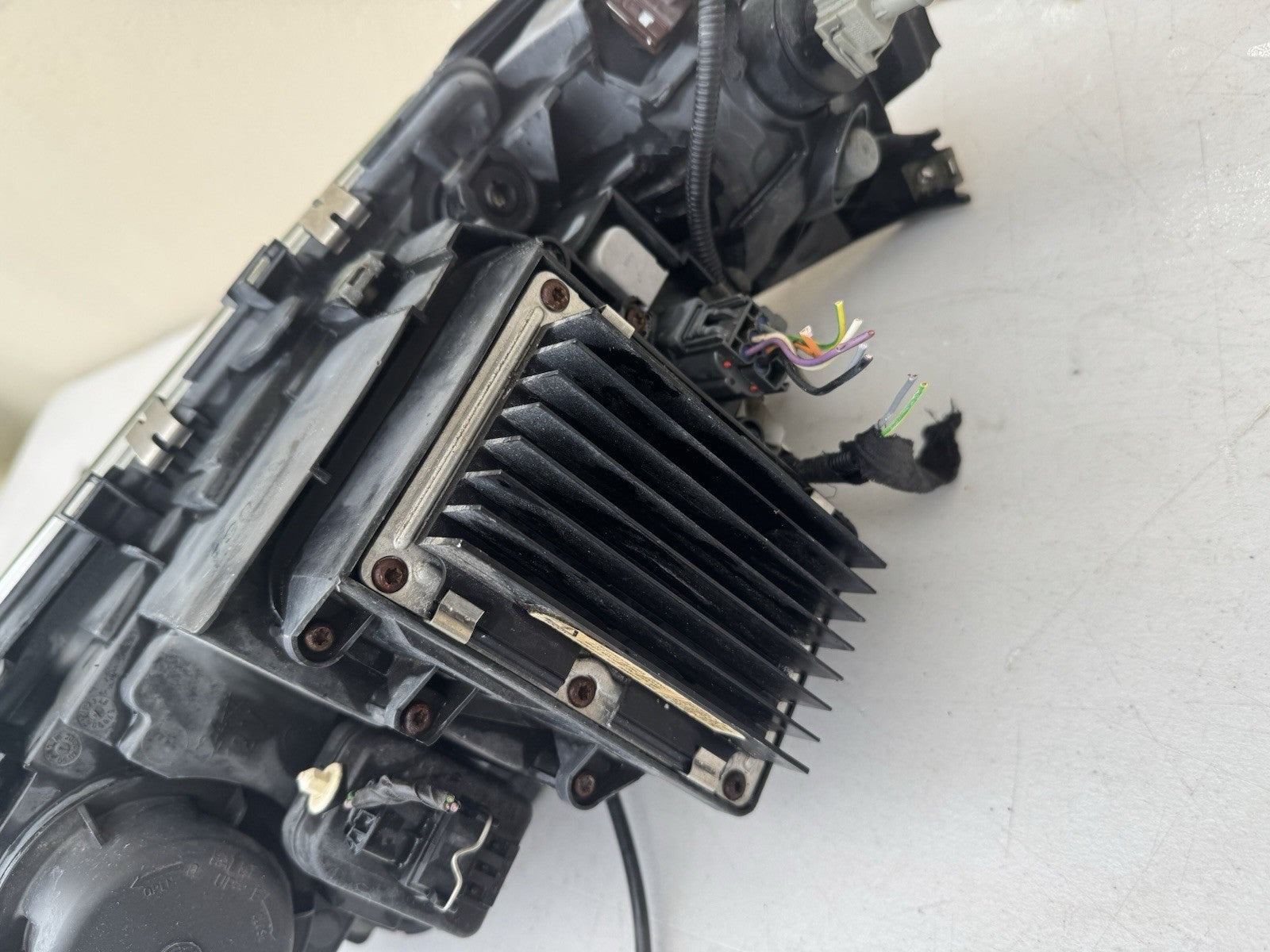 03-06 Volvo S80 OEM Right RH HID Headlight Assembly w/Turn Signal