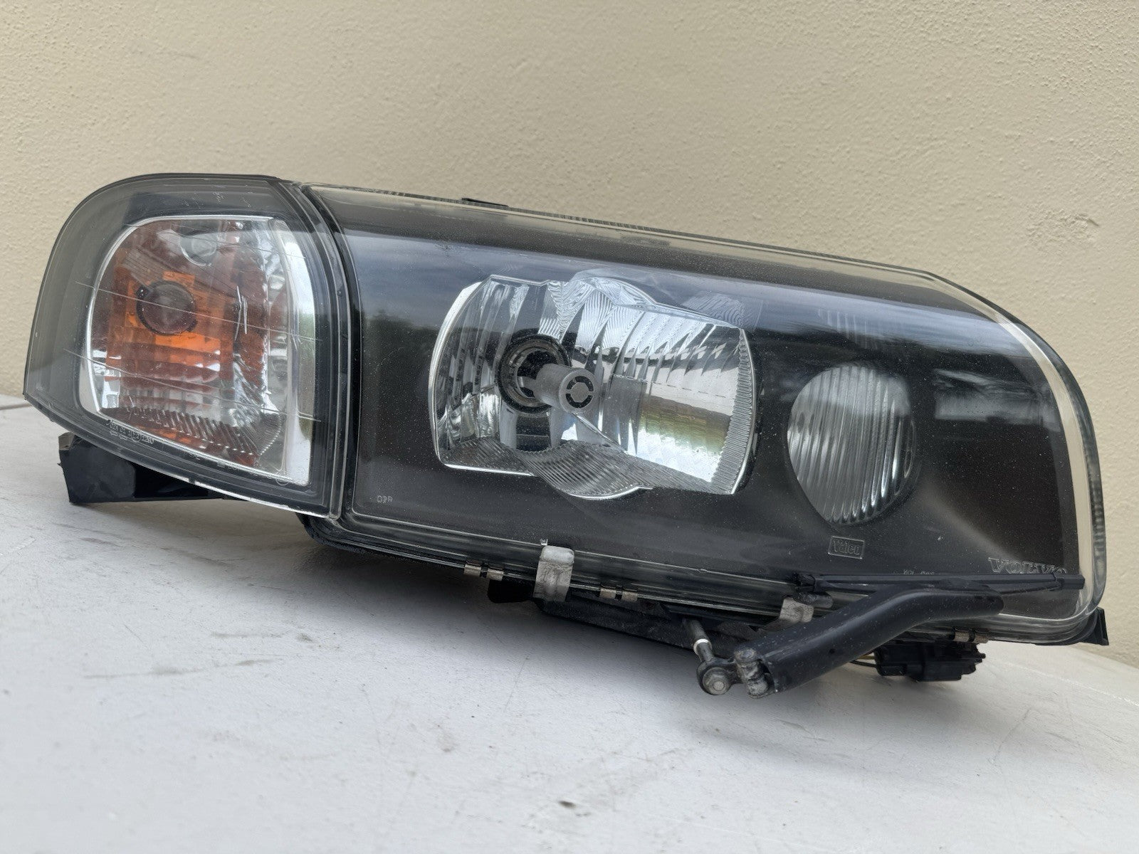 03-06 Volvo S80 OEM Right RH HID Headlight Assembly w/Turn Signal