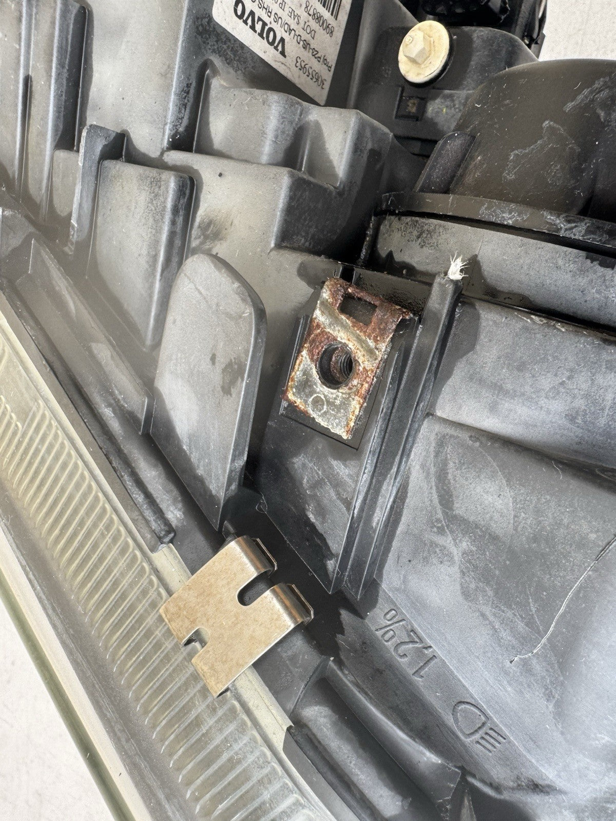 03-06 Volvo S80 OEM Right RH HID Headlight Assembly w/Turn Signal