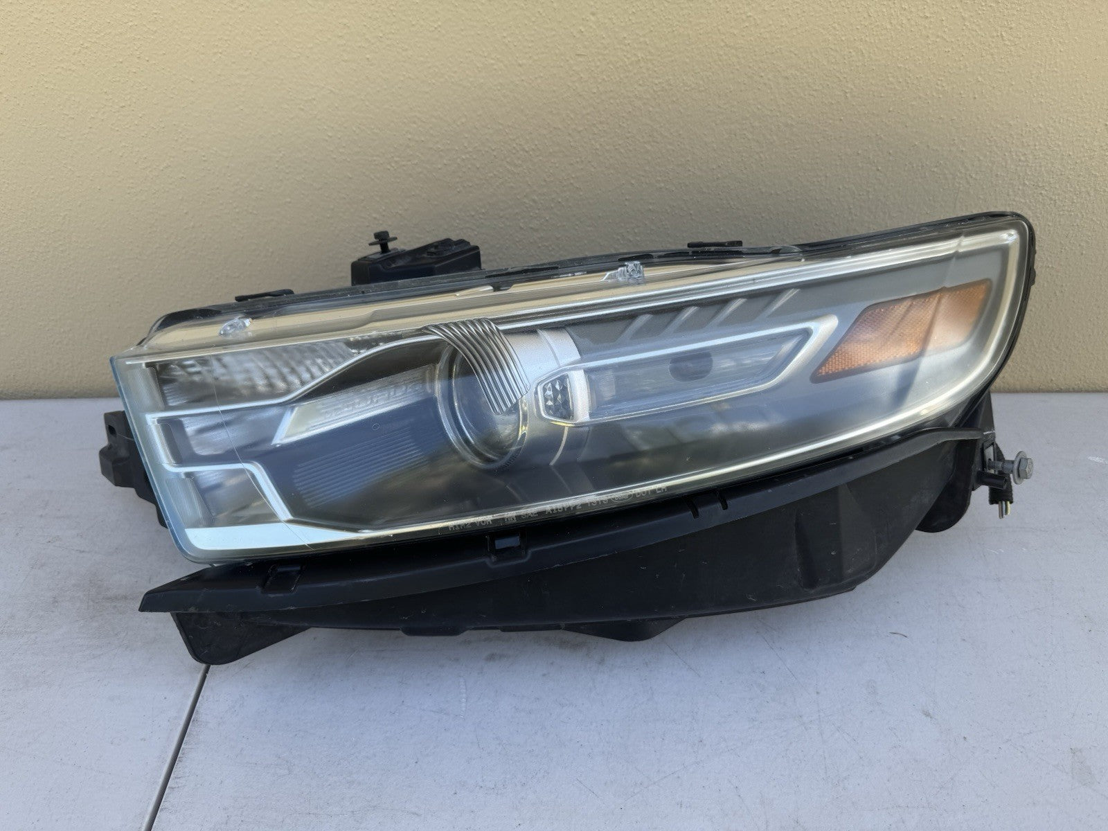 2013-2018 Ford Taurus OEM Halogen Headlight Assembly Left LH