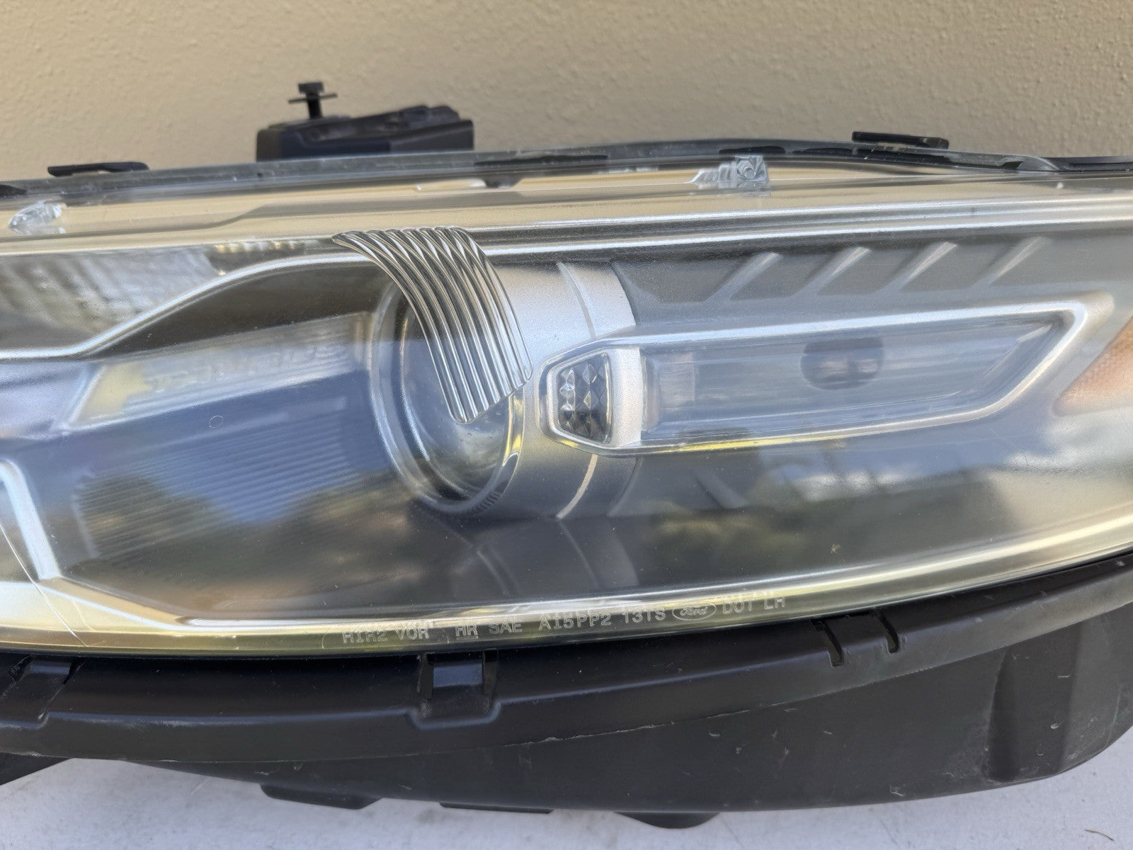2013-2018 Ford Taurus OEM Halogen Headlight Assembly Left LH