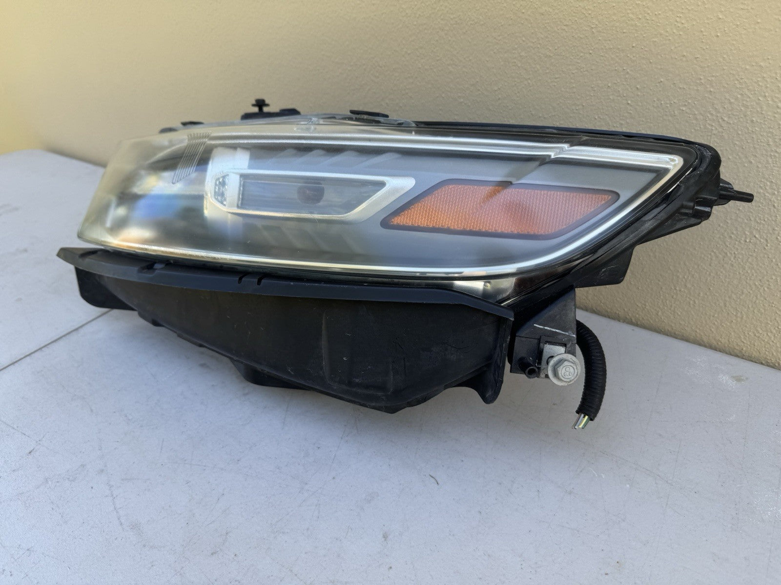 2013-2018 Ford Taurus OEM Halogen Headlight Assembly Left LH