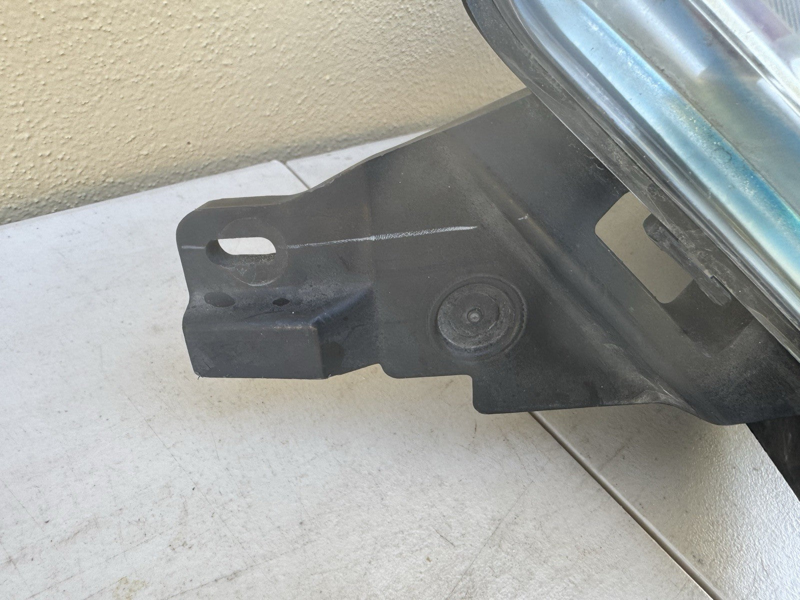 2013-2018 Ford Taurus OEM Halogen Headlight Assembly Left LH