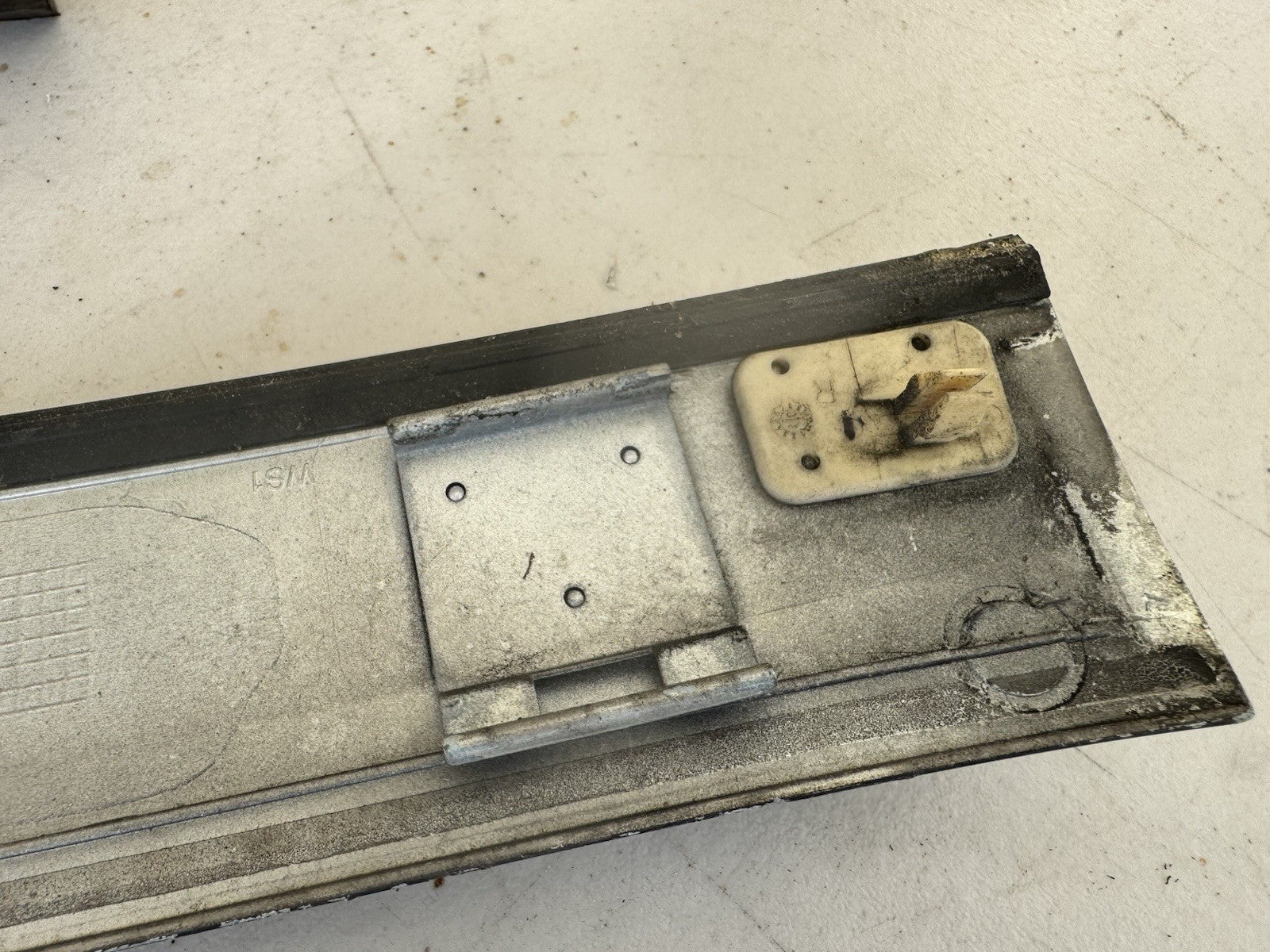 04-08 Chrysler Crossfire Windshield Trim Set OEM