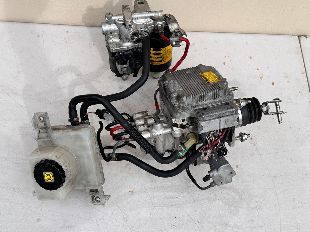 2010-2015 Toyota Prius HYBRID ABS BRAKE PUMP HYDRAULIC ANTI LOCK BOOSTER OEM