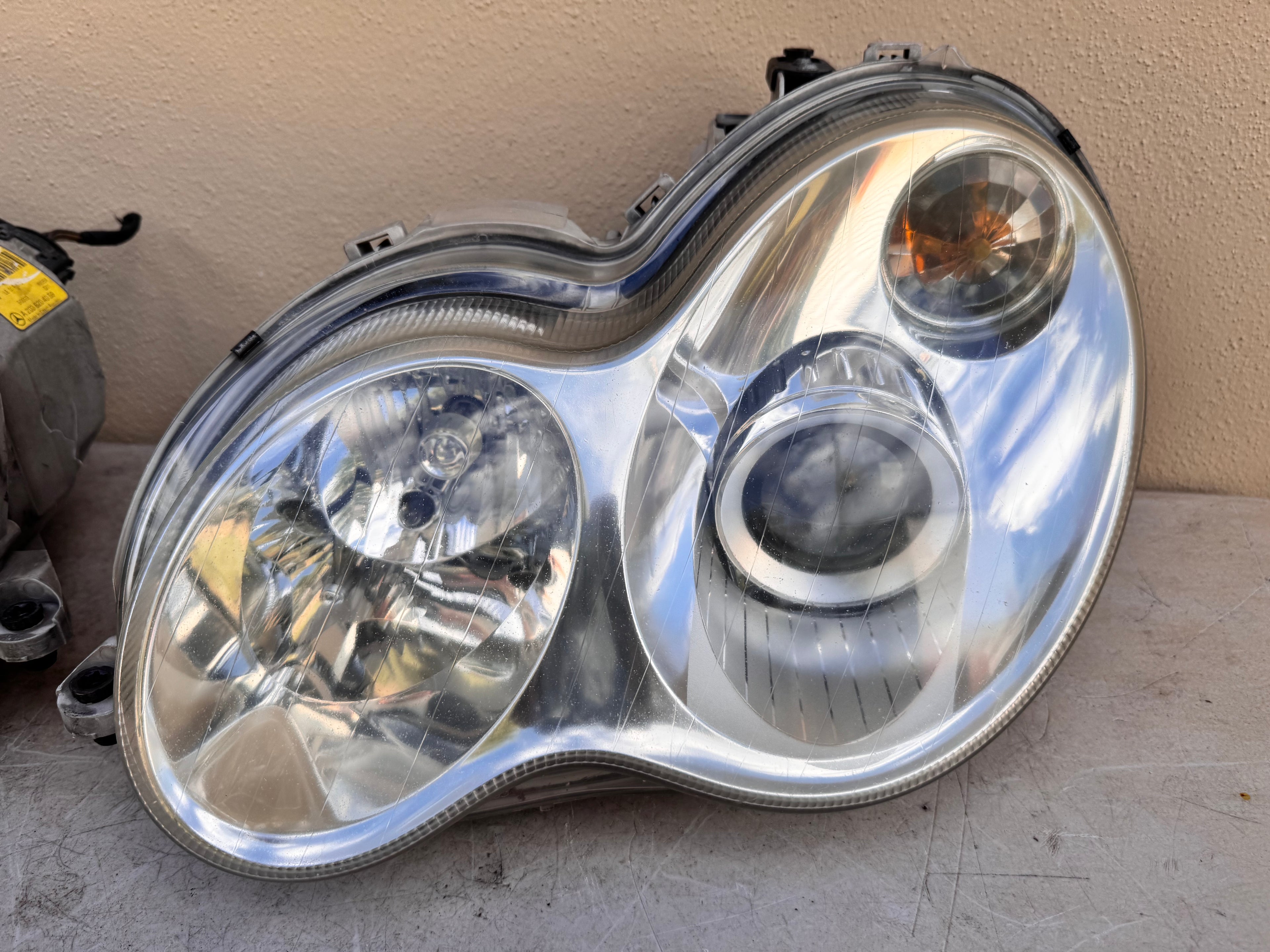 2003-2007 Mercedes W203 C230 C280 Bi-Xenon HID Headlight Assembly OEM Pair