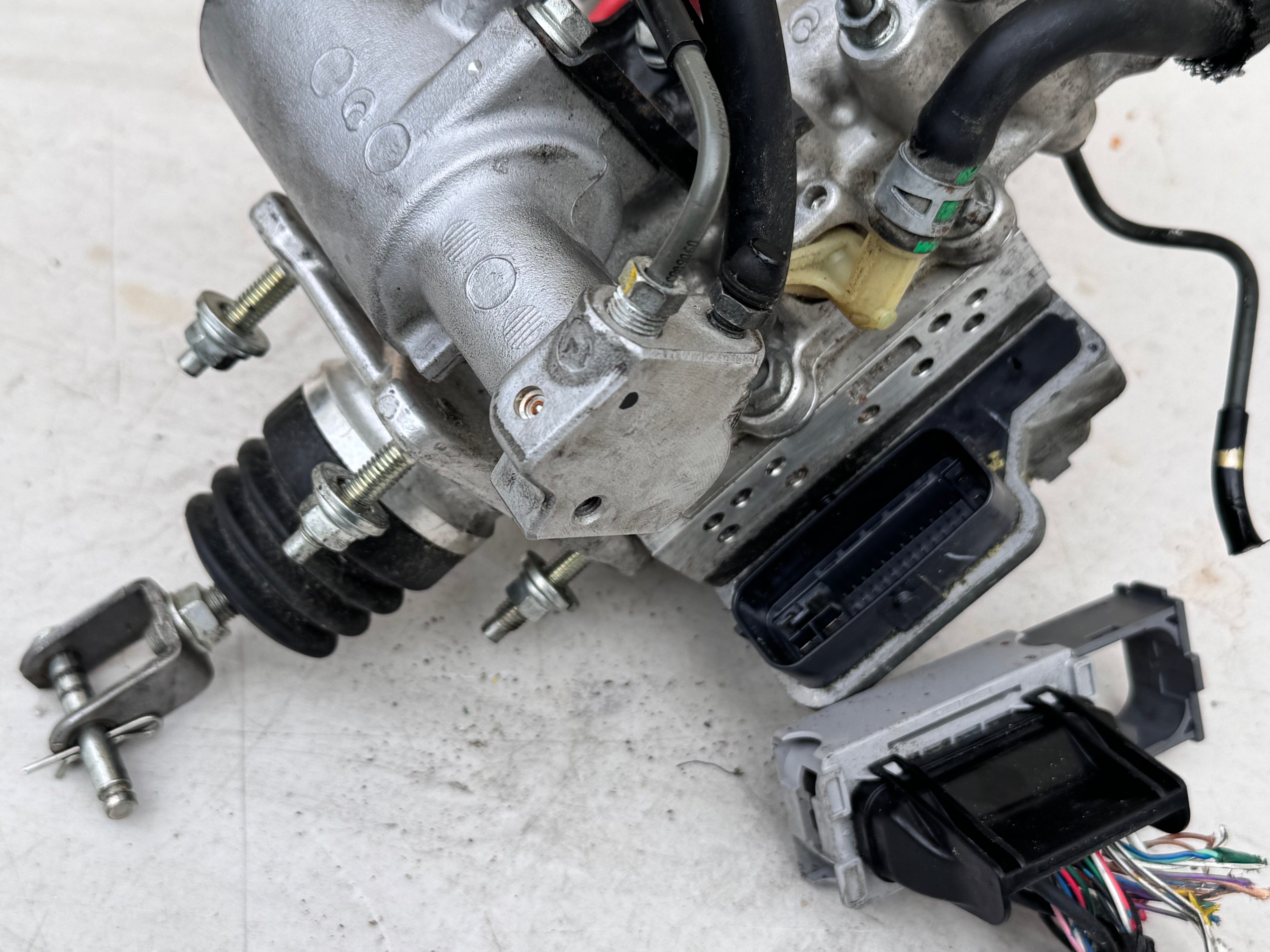 2010-2015 Toyota Prius HYBRID ABS BRAKE PUMP HYDRAULIC ANTI LOCK BOOSTER OEM