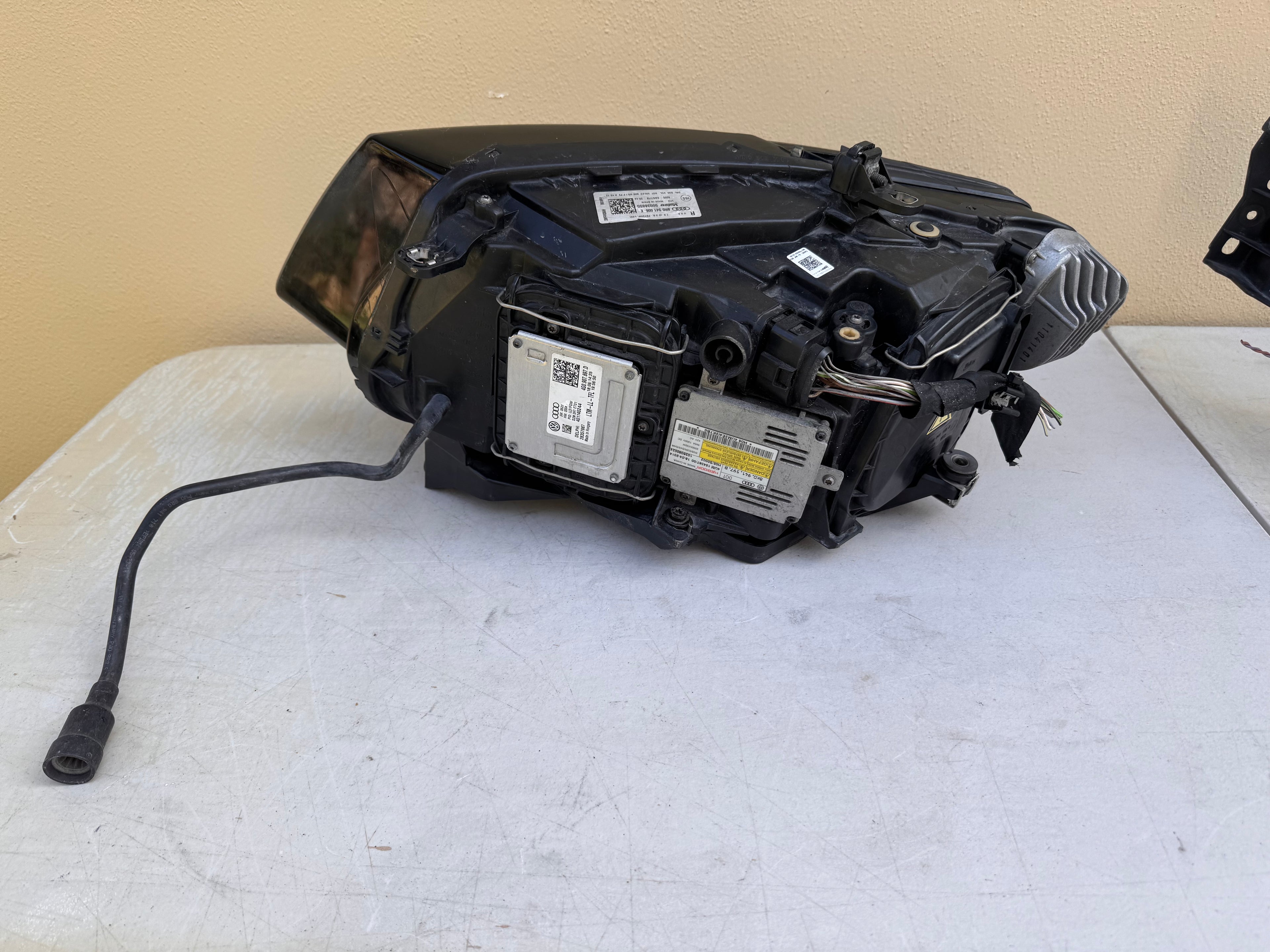 2013-2017 Audi Q5 Right Side HID Headlight Assembly OEM 8R0941006E