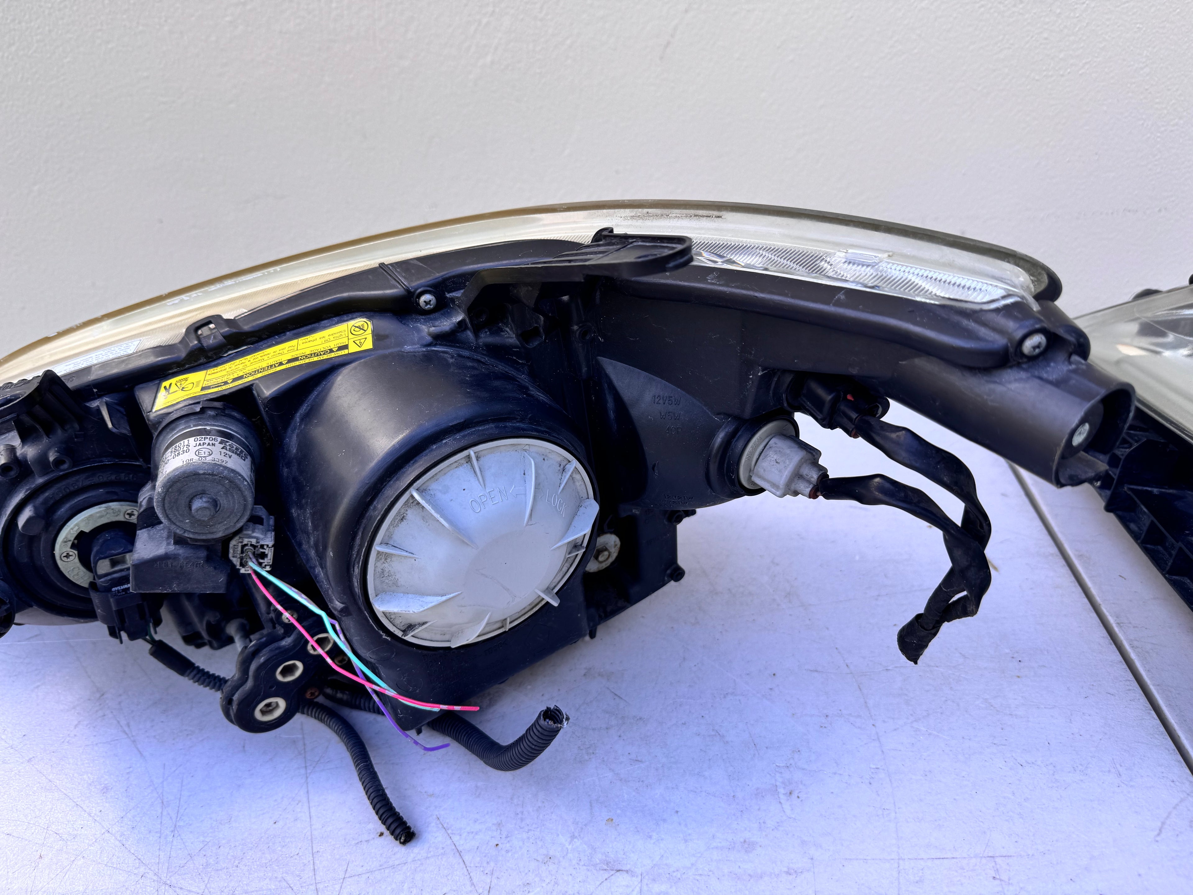 2010-2012 Lexus ES350 Xenon HID Headlight Assembly OEM LH+RH Pair