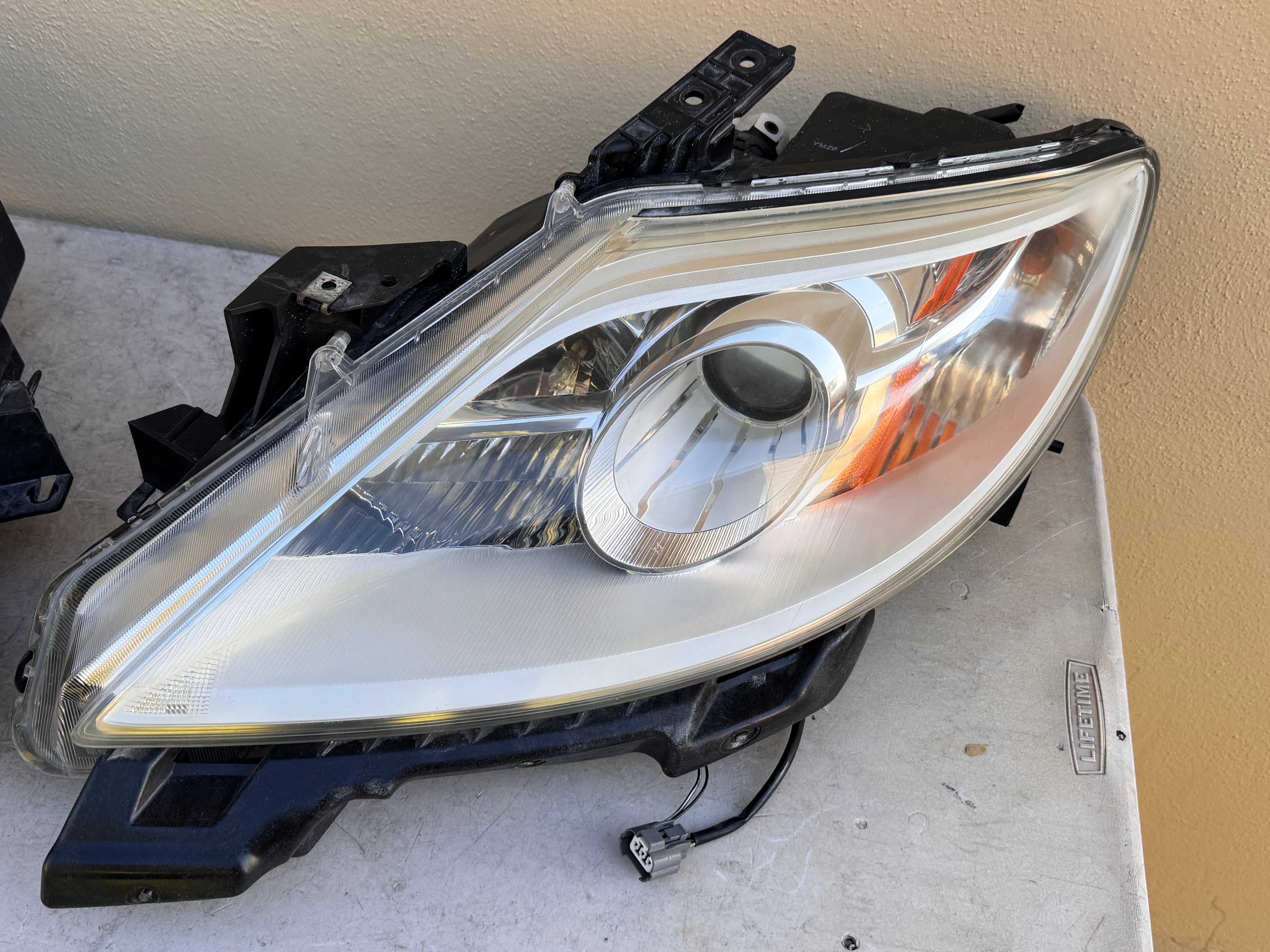 2010-2012 Mazda CX-9 Xenon HID Headlight Assembly PAIR w/ Upper Grille OEM