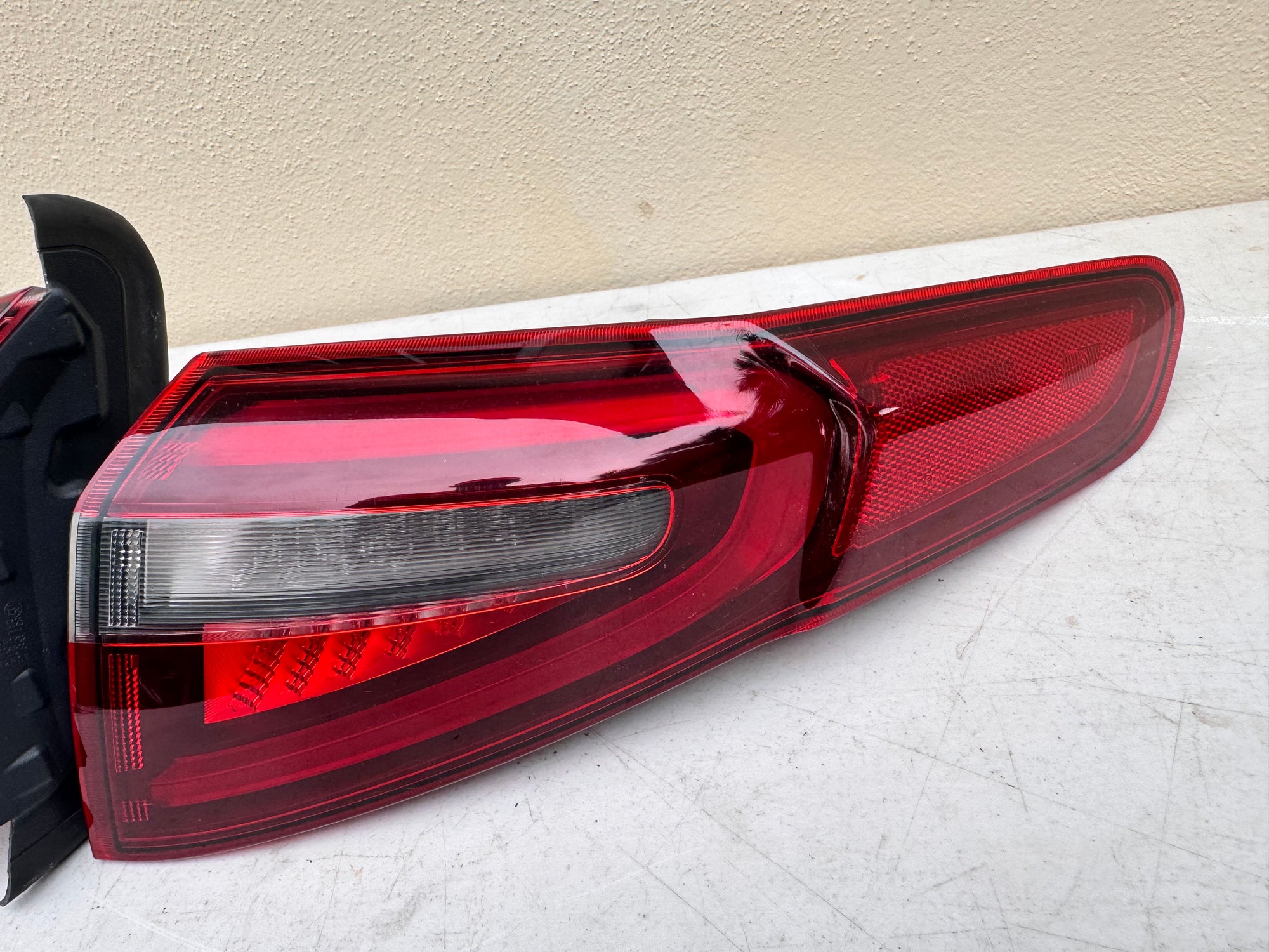 2017-2023 Alfa Romeo Stelvio Right Rear Inner + Outer Tail Light Taillight OEM