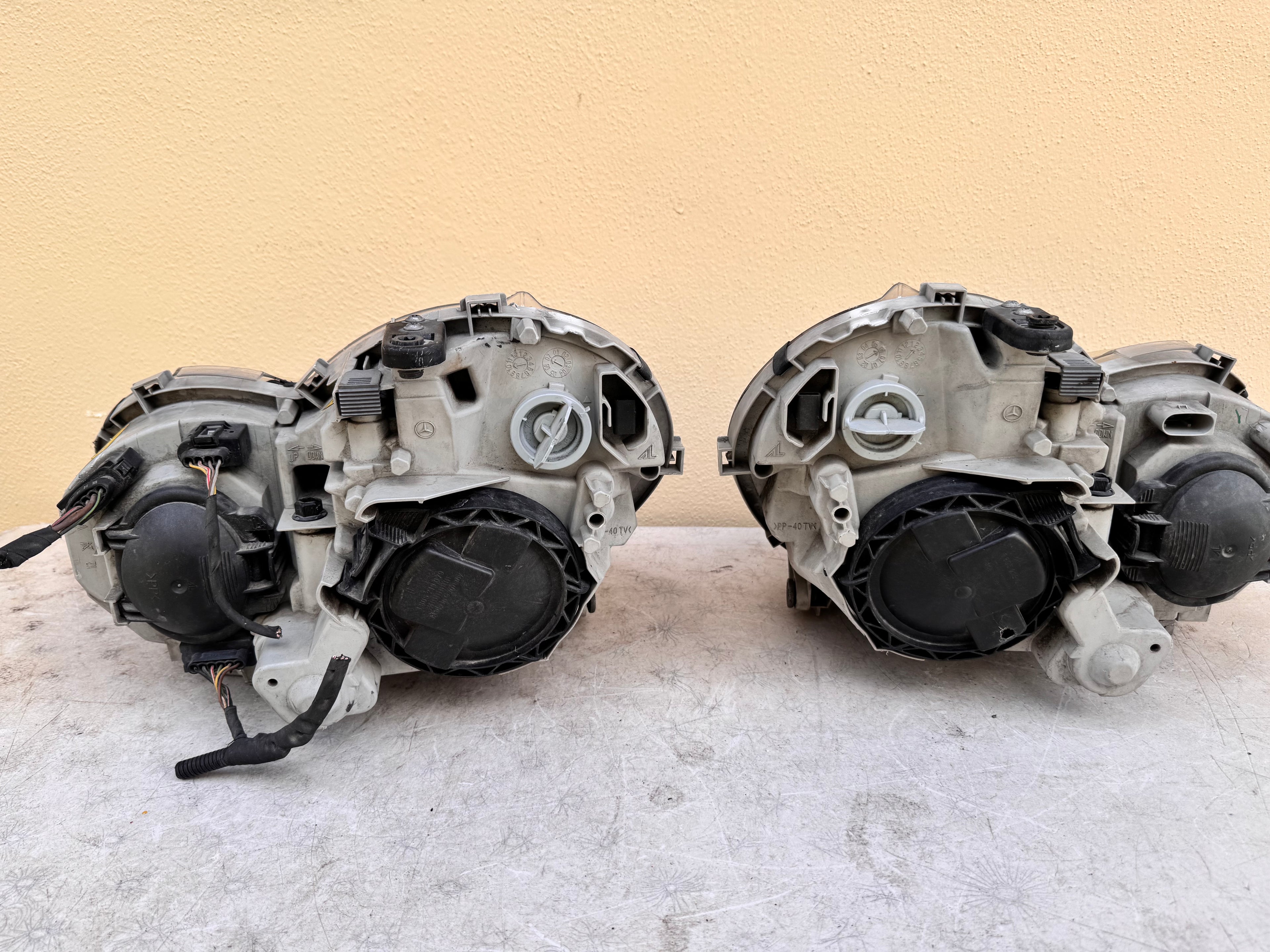 2003-2007 Mercedes W203 C230 C280 Bi-Xenon HID Headlight Assembly OEM Pair