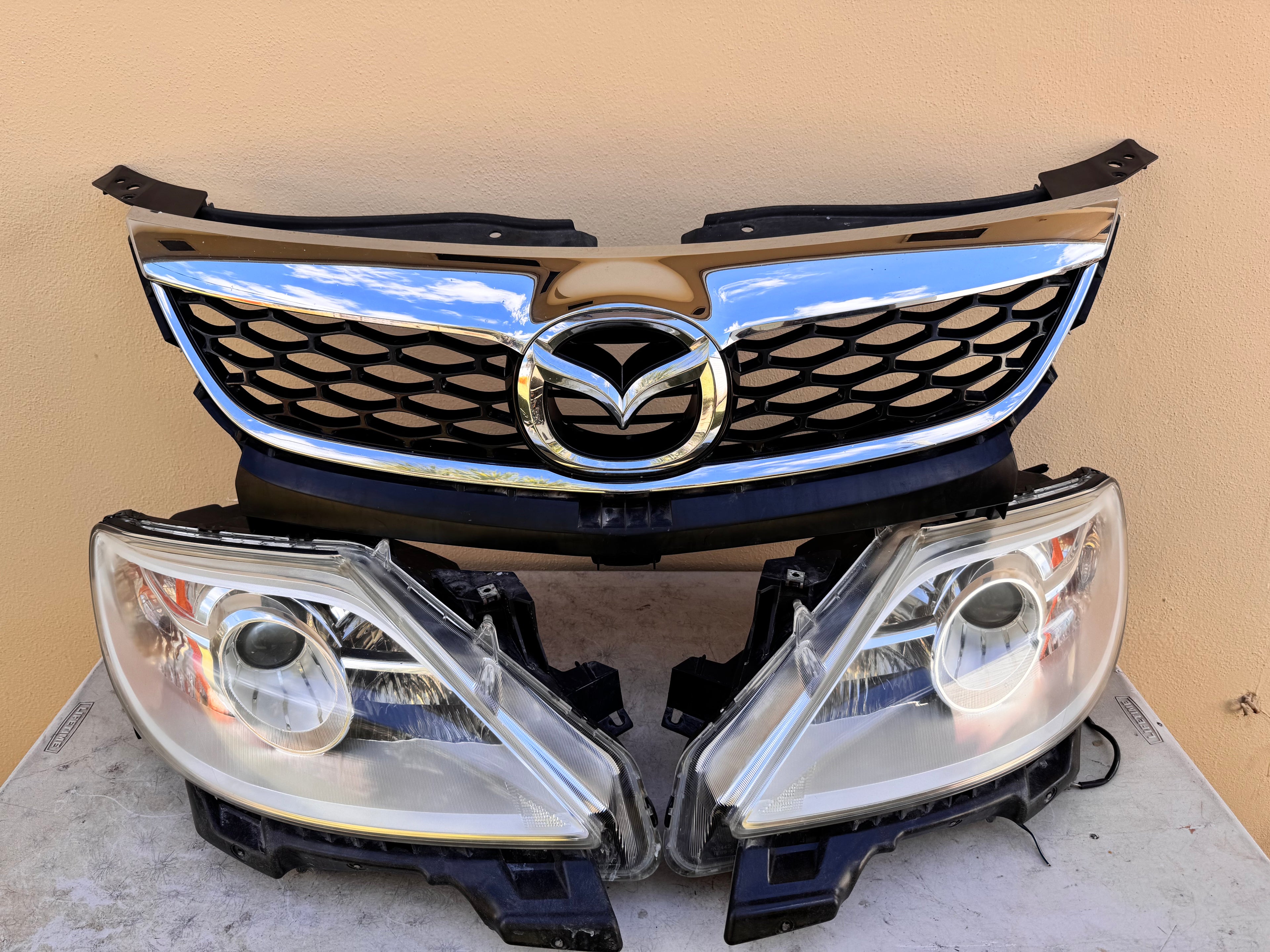 2010-2012 Mazda CX-9 Xenon HID Headlight Assembly PAIR w/ Upper Grille OEM