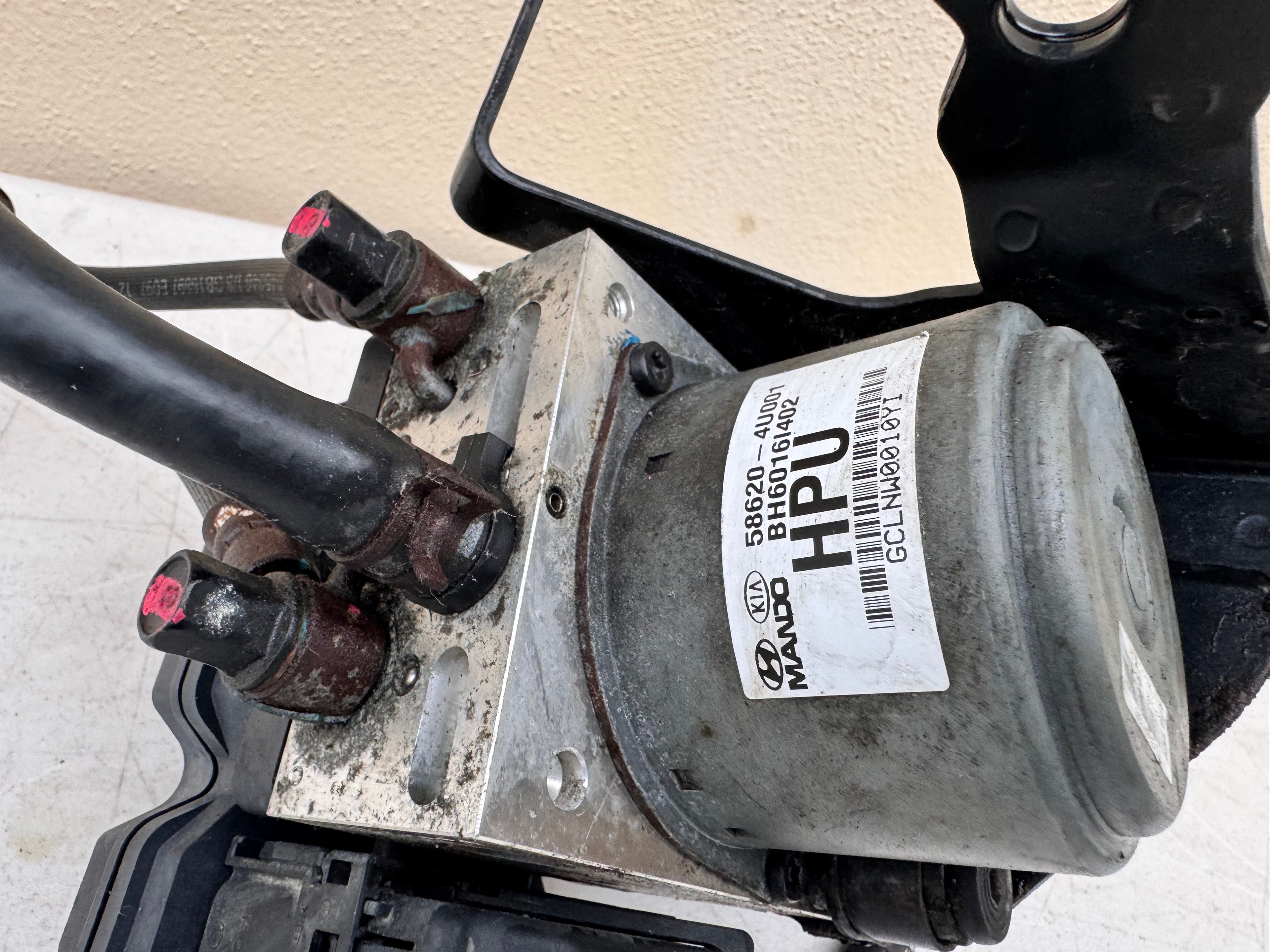 2011-2013 Kia Optima Hybrid ABS pump Antilock Brake 58620-4U001