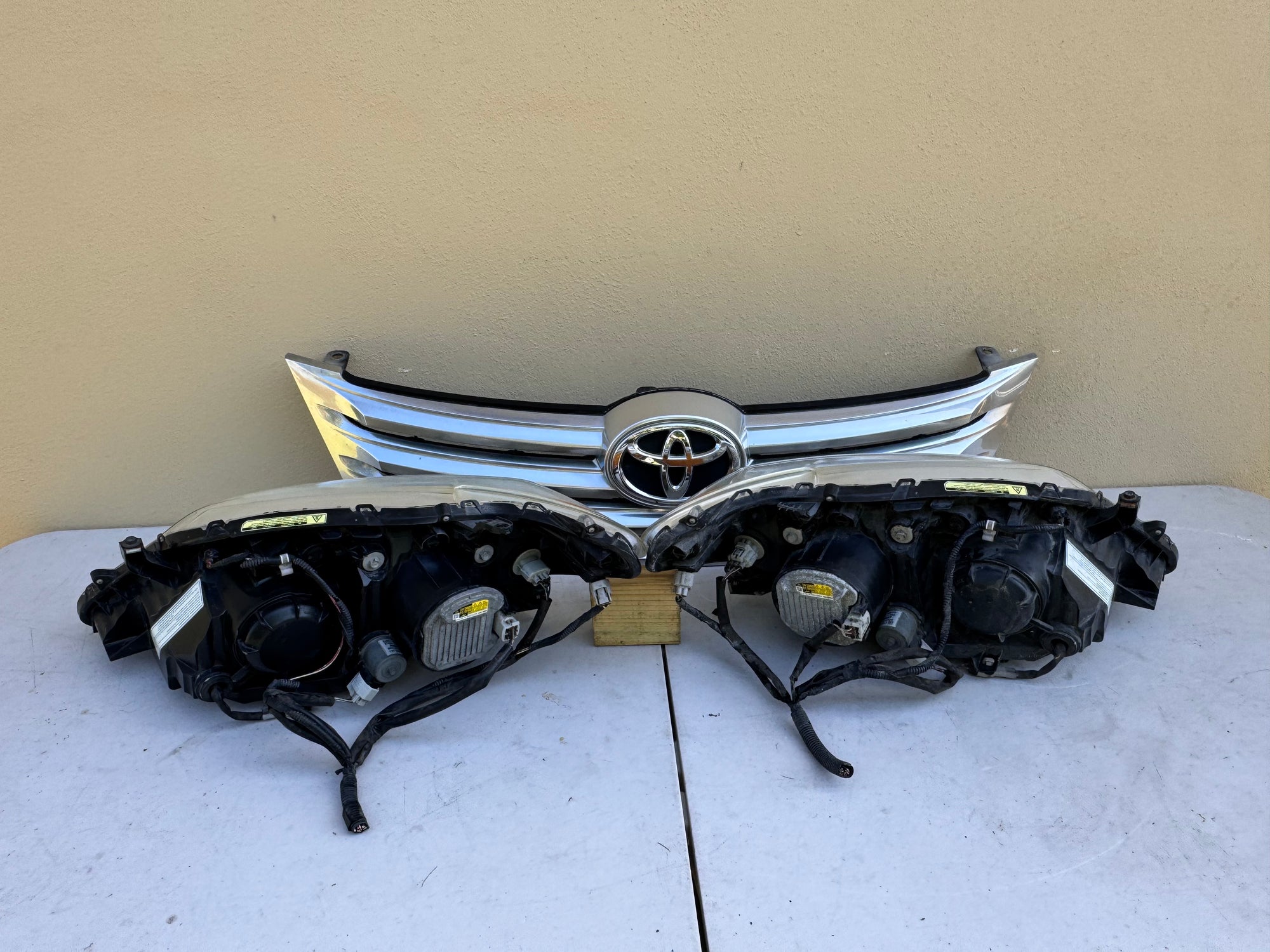 2011 2012 Toyota Avalon Xenon Headlight HID LH RH Pair Headlamp w/Grille OEM