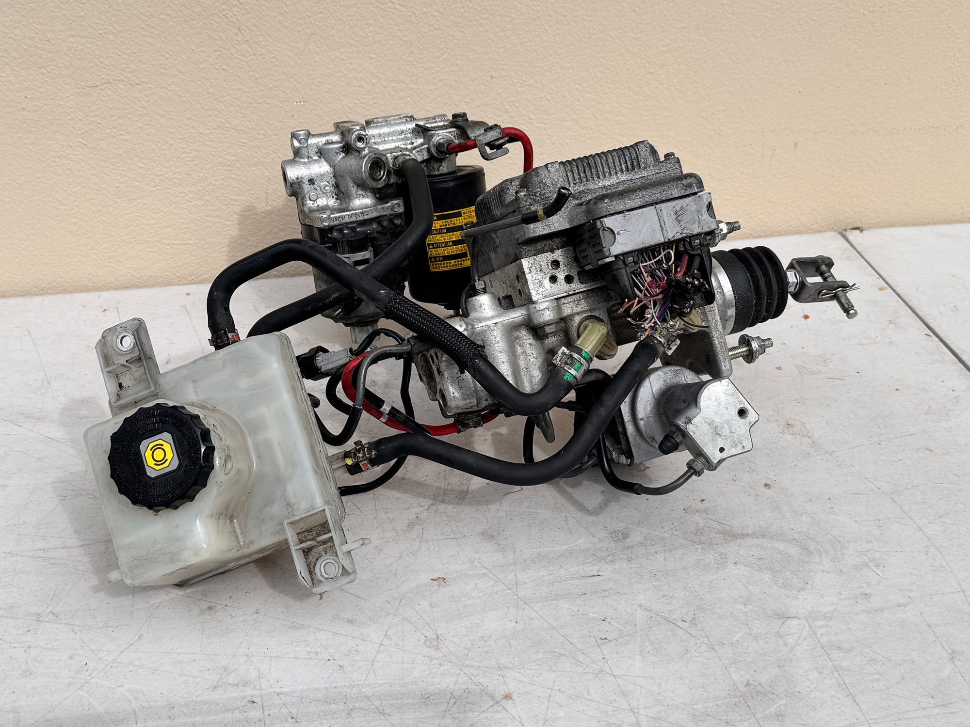 2010-2015 Toyota Prius HYBRID ABS BRAKE PUMP HYDRAULIC ANTI LOCK BOOSTER OEM