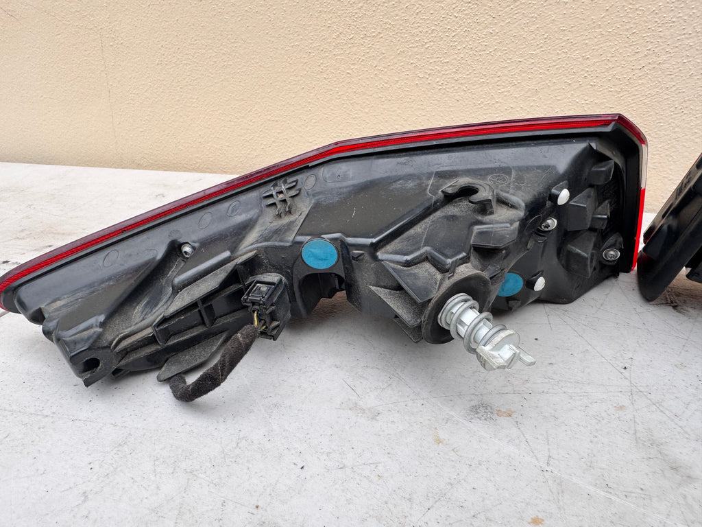 2017-2023 Alfa Romeo Stelvio Right Rear Inner + Outer Tail Light Taillight OEM