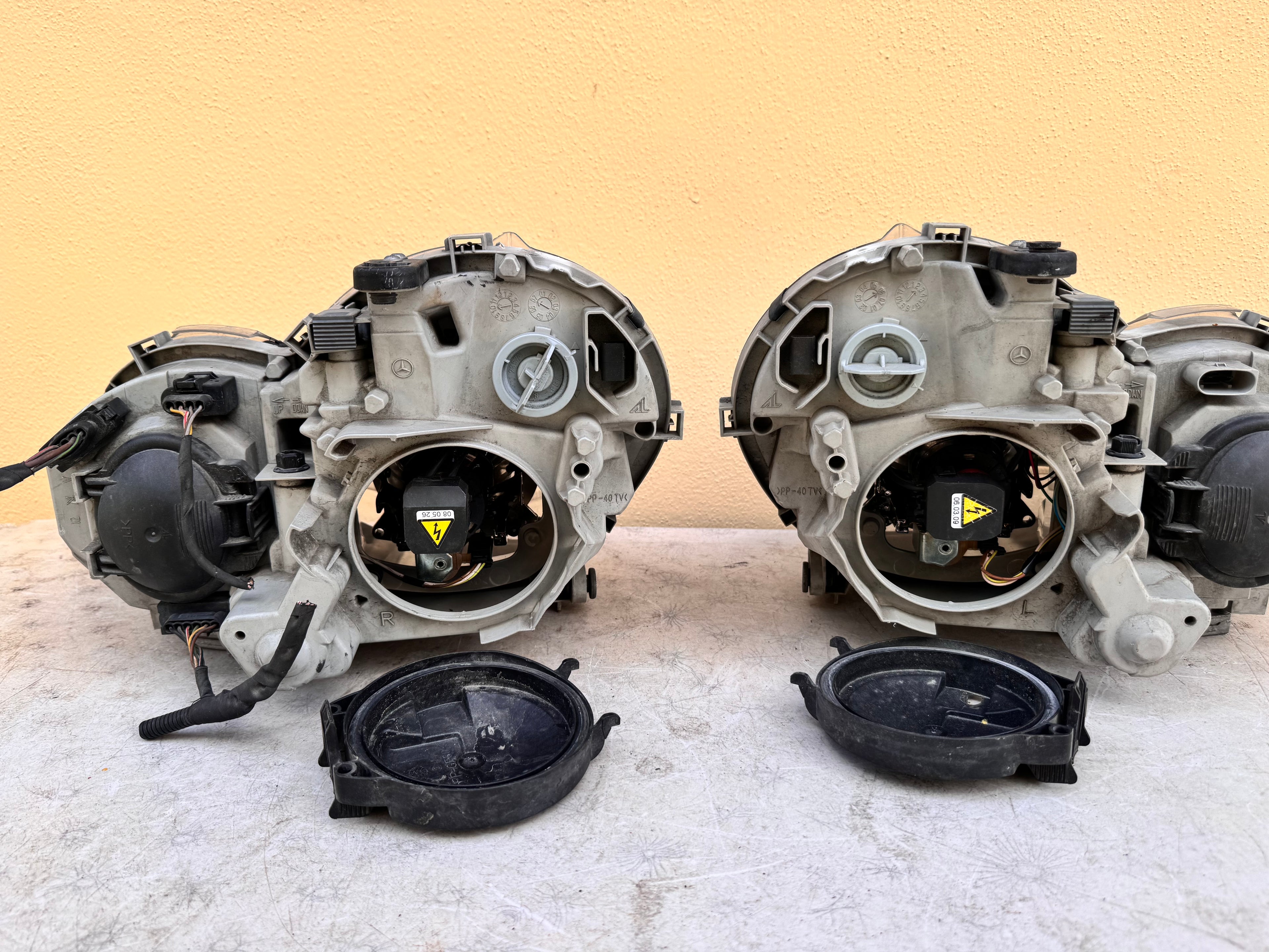 2003-2007 Mercedes W203 C230 C280 Bi-Xenon HID Headlight Assembly OEM Pair