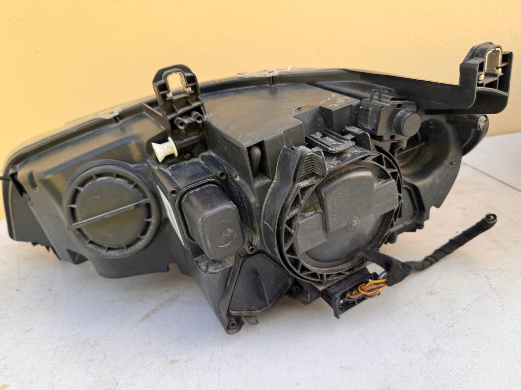 2007–2010 BMW X5 (E70) Adaptive Bi-Xenon Headlight Assembly PAIR Passenger Side OEM 7158938