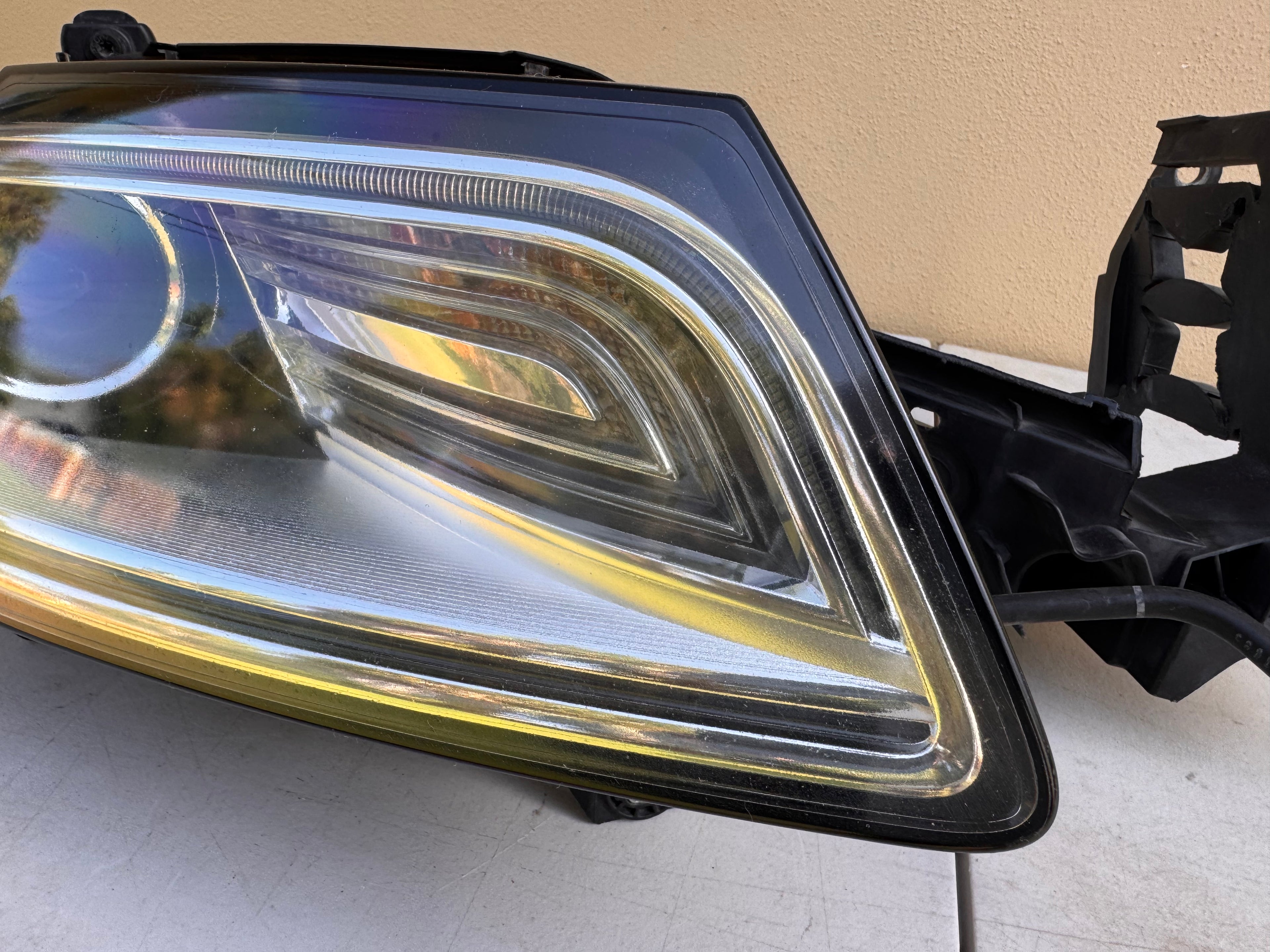 2013-2017 Audi Q5 Right Side HID Headlight Assembly OEM 8R0941006E