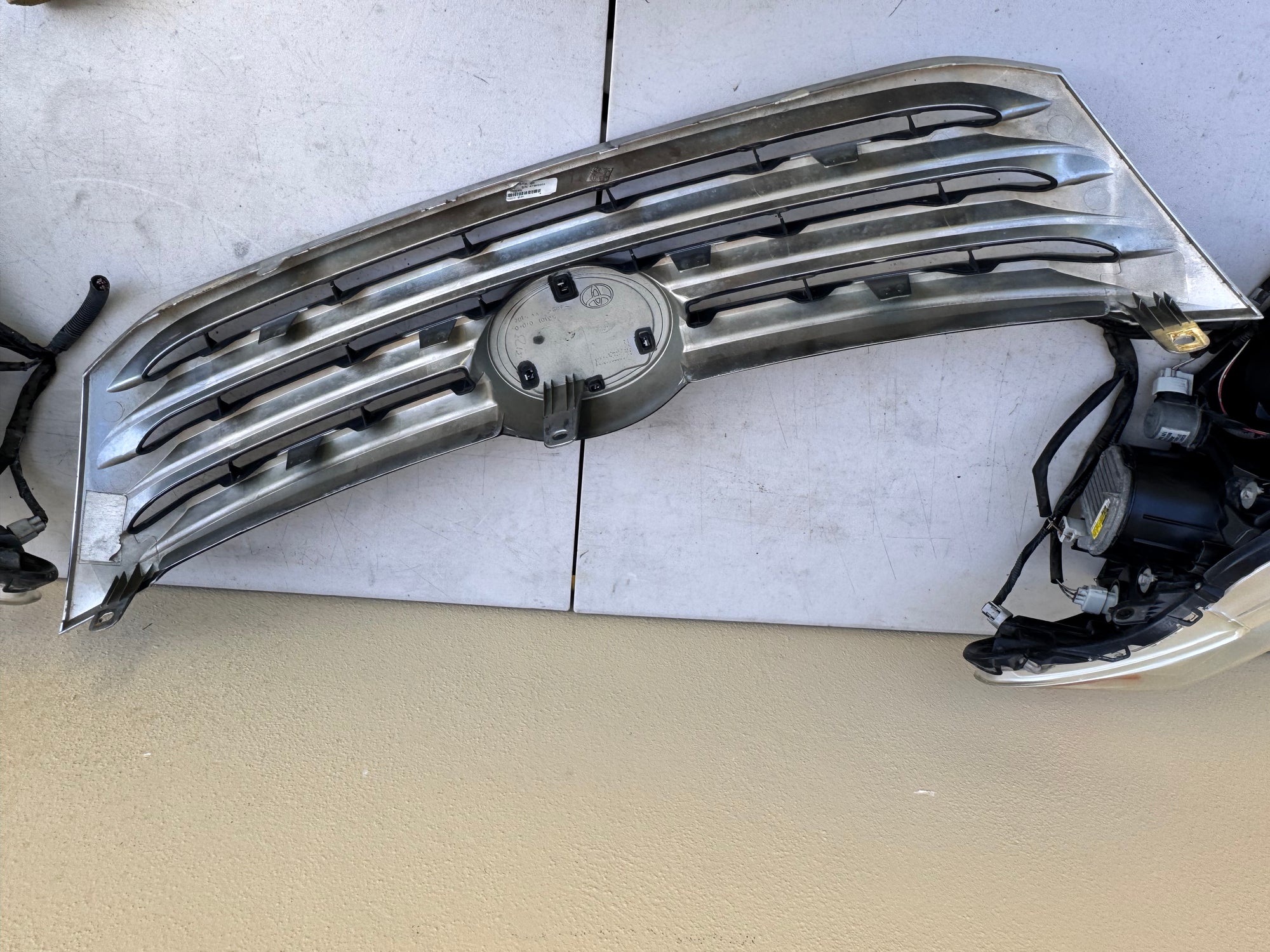 2011 2012 Toyota Avalon Xenon Headlight HID LH RH Pair Headlamp w/Grille OEM