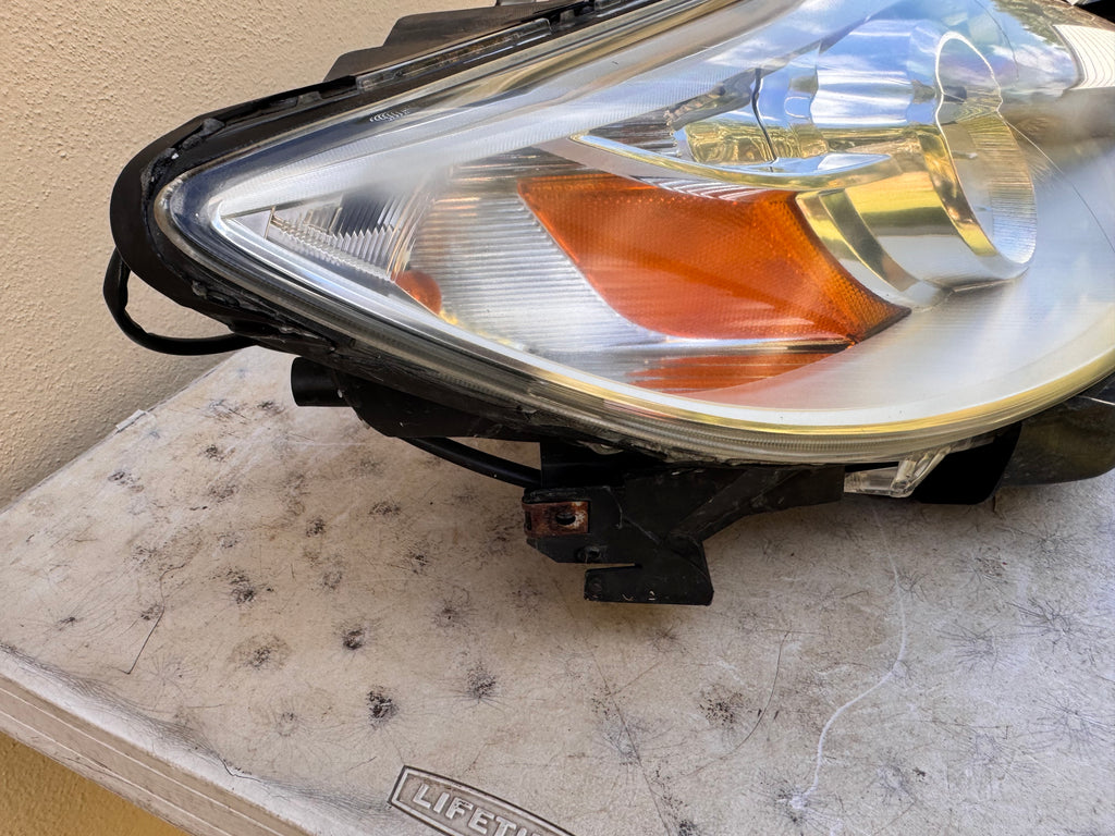 2010-2012 Mazda CX-9 Xenon HID Headlight Assembly PAIR w/ Upper Grille OEM
