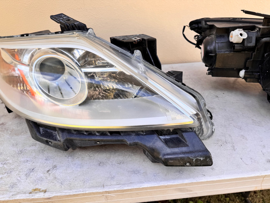 2010-2012 Mazda CX-9 Xenon HID Headlight Assembly PAIR w/ Upper Grille OEM