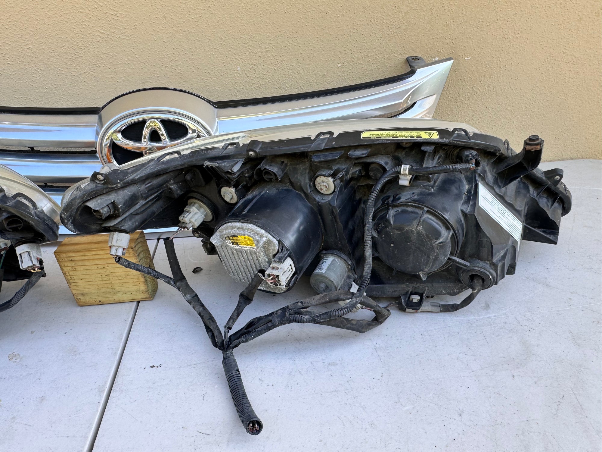 2011 2012 Toyota Avalon Xenon Headlight HID LH RH Pair Headlamp w/Grille OEM