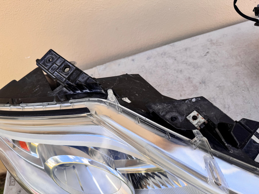 2010-2012 Mazda CX-9 Xenon HID Headlight Assembly PAIR w/ Upper Grille OEM