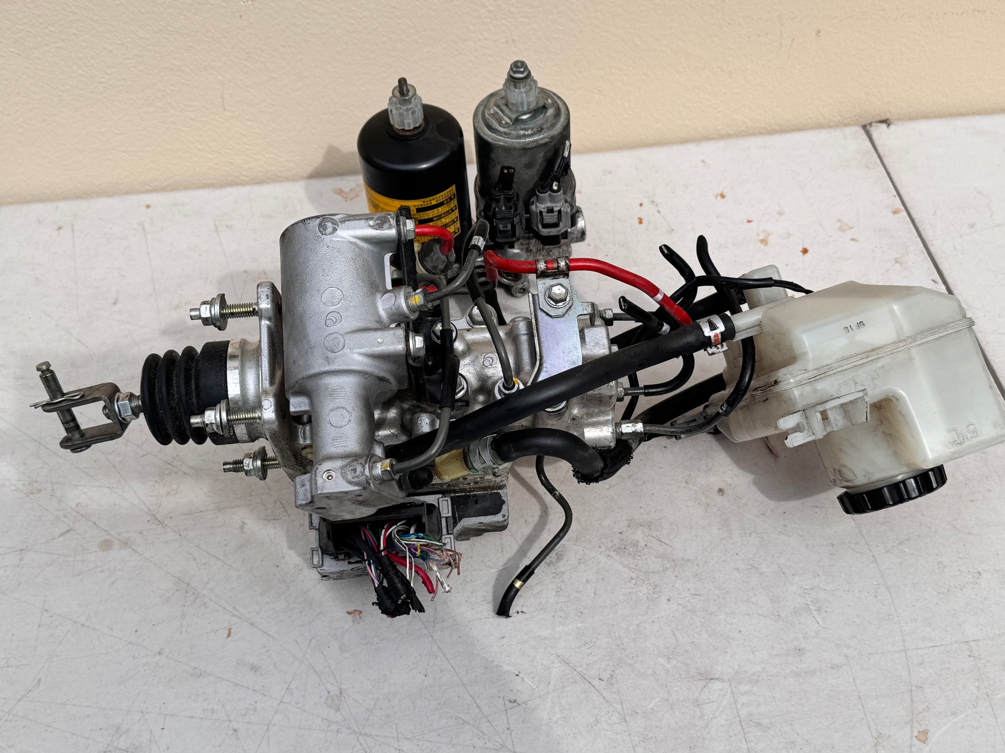 2010-2015 Toyota Prius HYBRID ABS BRAKE PUMP HYDRAULIC ANTI LOCK BOOSTER OEM