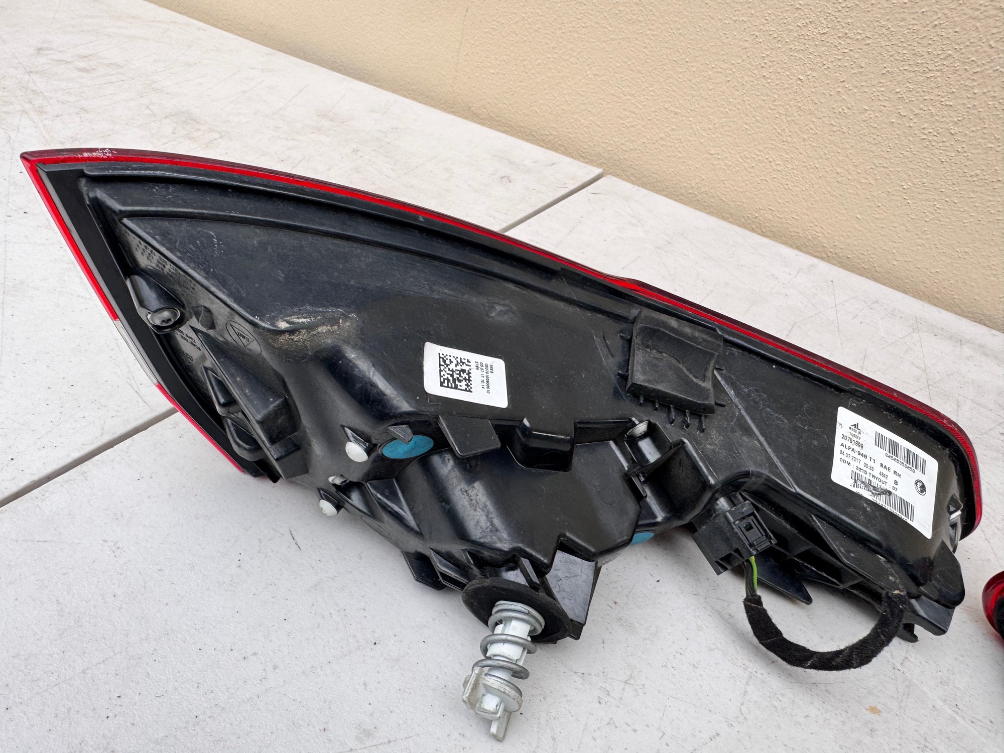 2017-2023 Alfa Romeo Stelvio Right Rear Inner + Outer Tail Light Taillight OEM