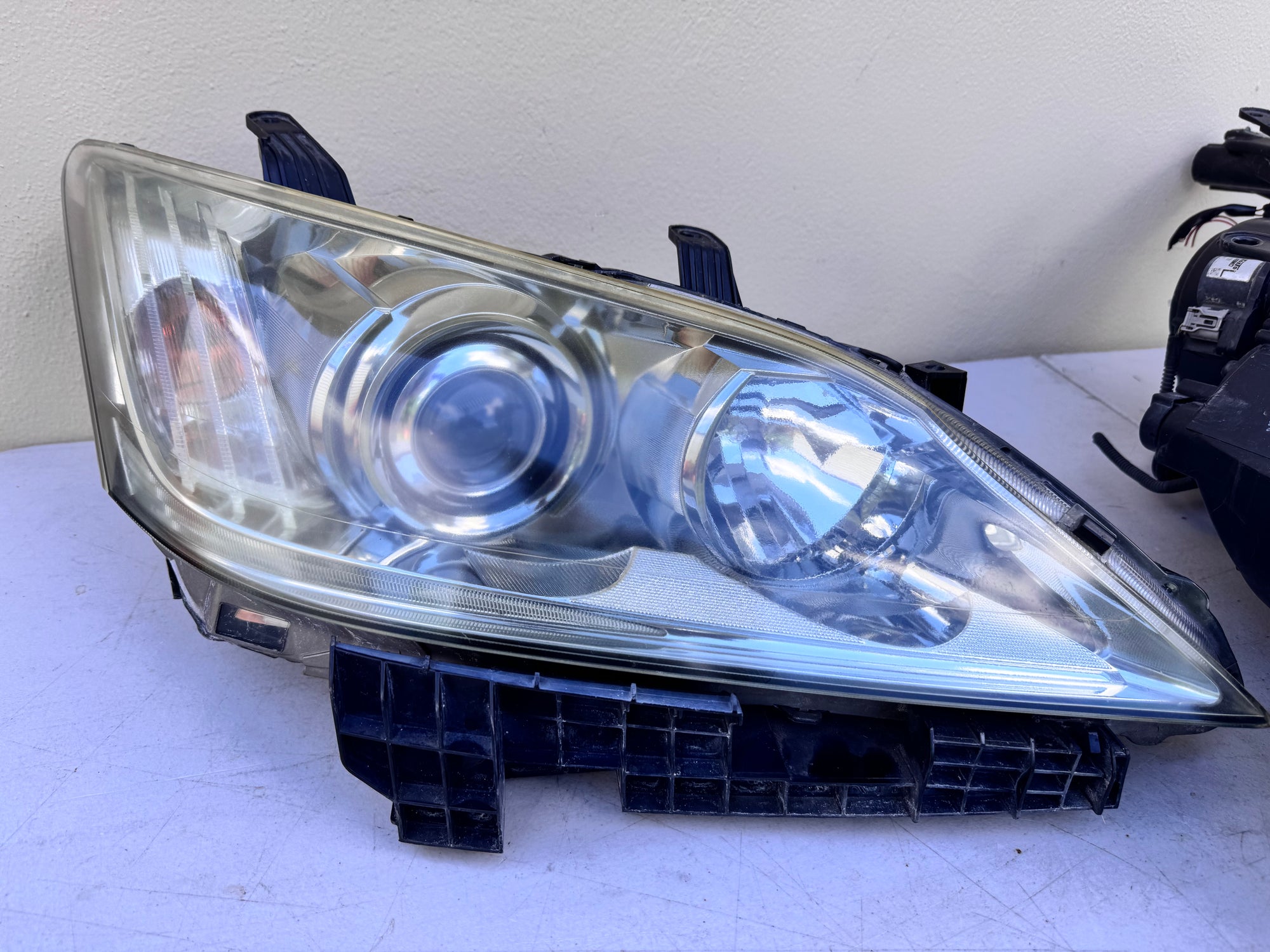 2010-2012 Lexus ES350 Xenon HID Headlight Assembly OEM LH+RH Pair