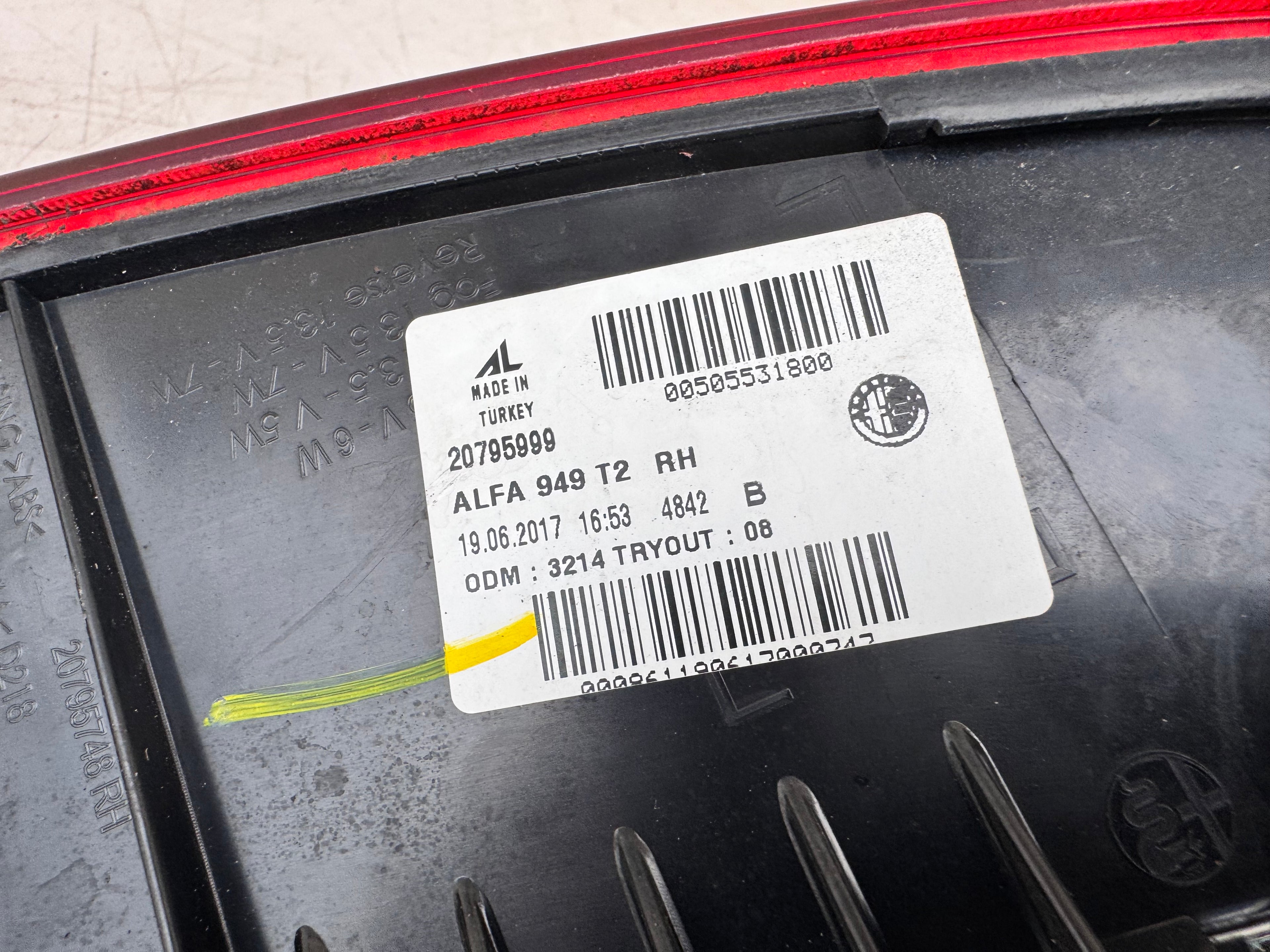 2017-2023 Alfa Romeo Stelvio Right Rear Inner + Outer Tail Light Taillight OEM